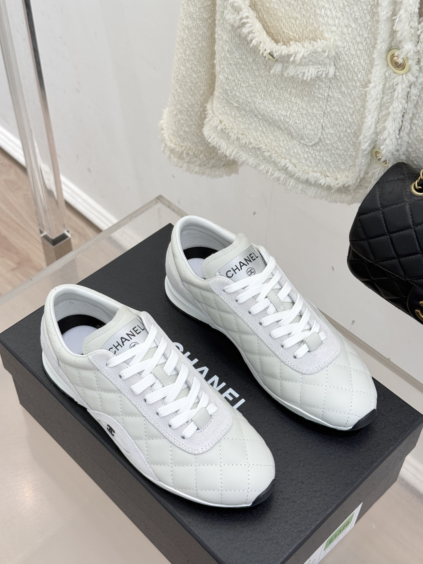 CHANE*｜小香26C新品双C菱格休闲运动鞋这双运动鞋是 26C早春的神作！标志性菱格纹赋予鞋面立体层