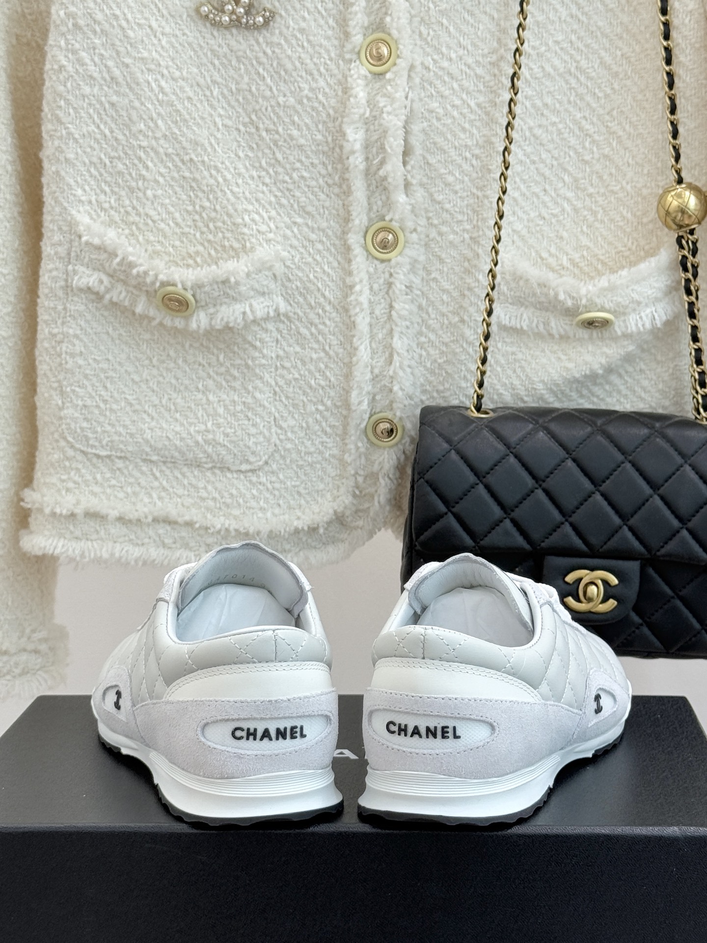 CHANE*｜小香26C新品双C菱格休闲运动鞋这双运动鞋是 26C早春的神作！标志性菱格纹赋予鞋面立体层