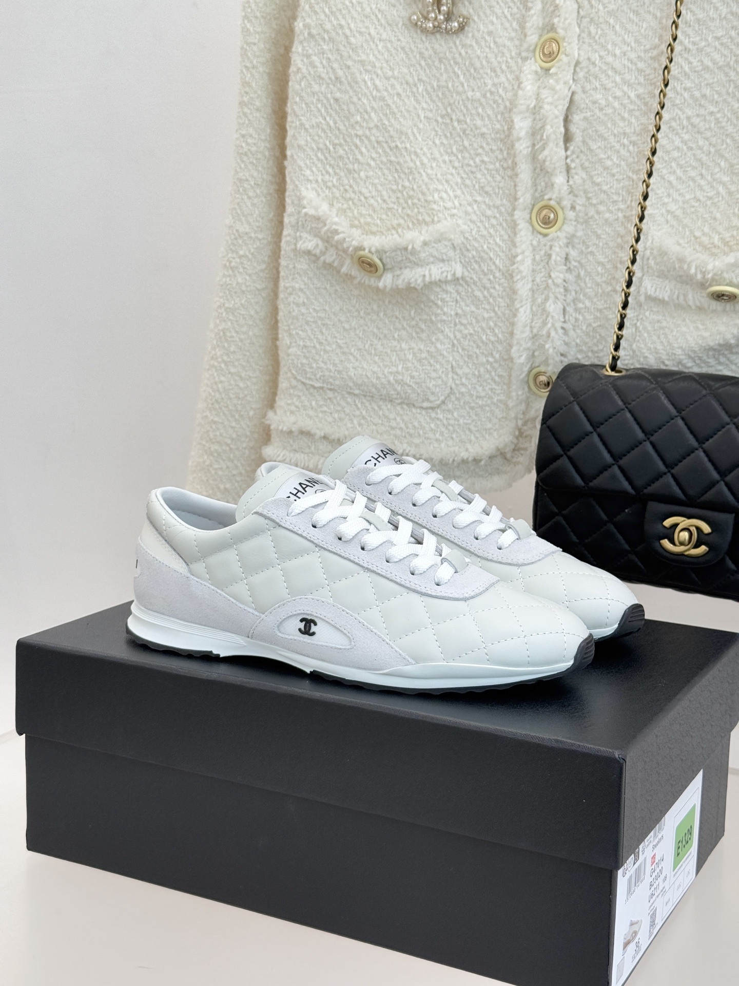 CHANE*｜小香26C新品双C菱格休闲运动鞋这双运动鞋是 26C早春的神作！标志性菱格纹赋予鞋面立体层