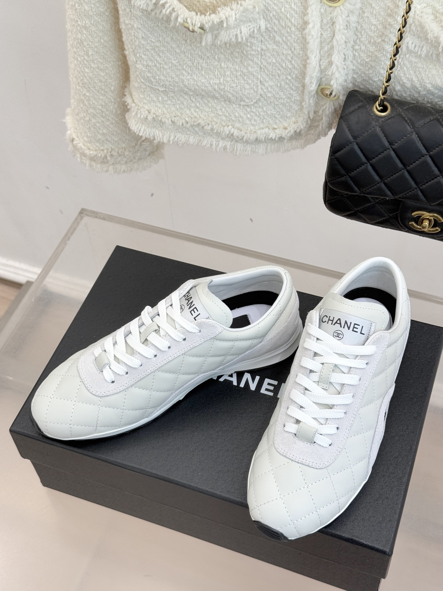 CHANE*｜小香26C新品双C菱格休闲运动鞋这双运动鞋是 26C早春的神作！标志性菱格纹赋予鞋面立体层