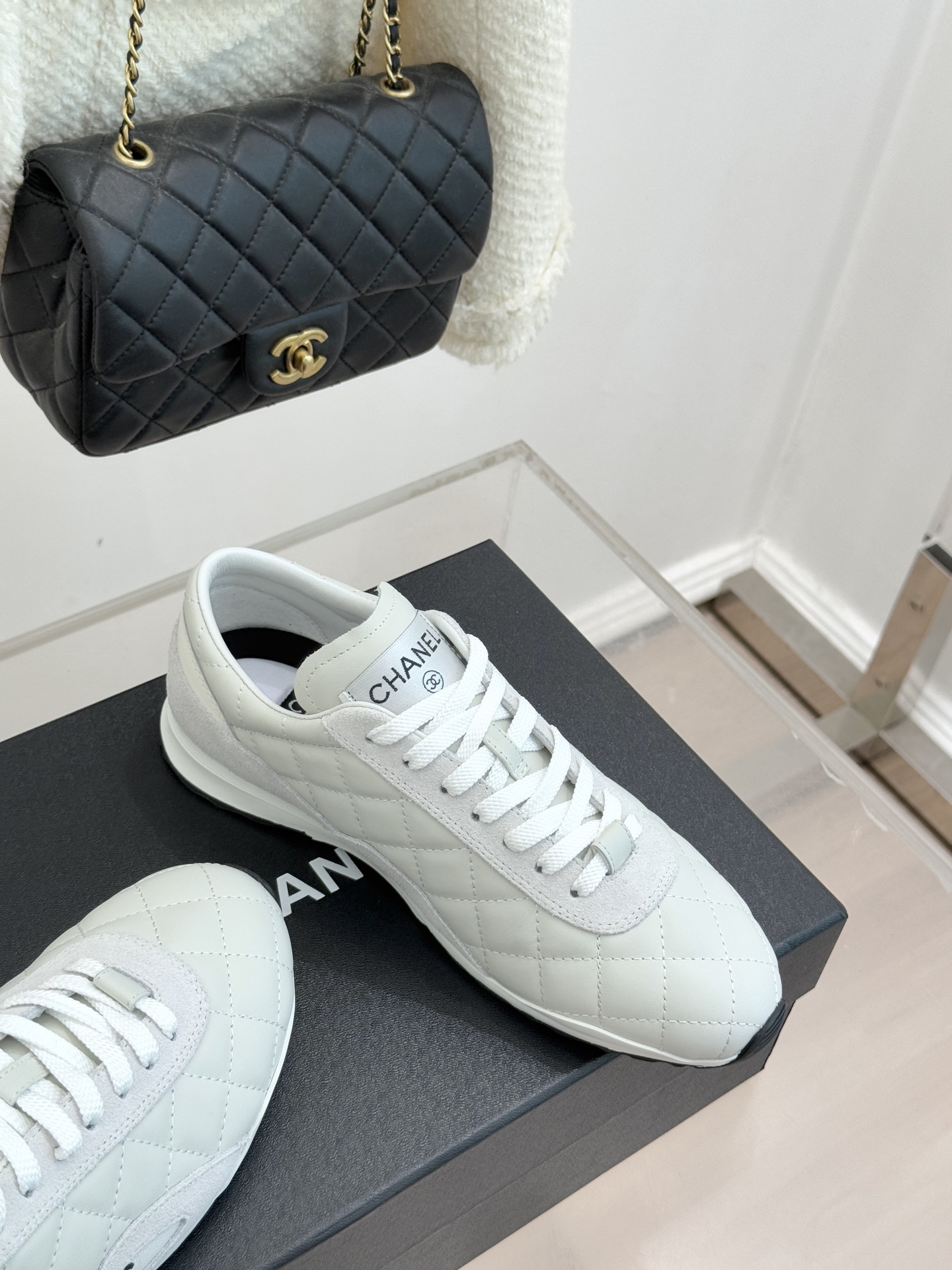 CHANE*｜小香26C新品双C菱格休闲运动鞋这双运动鞋是 26C早春的神作！标志性菱格纹赋予鞋面立体层