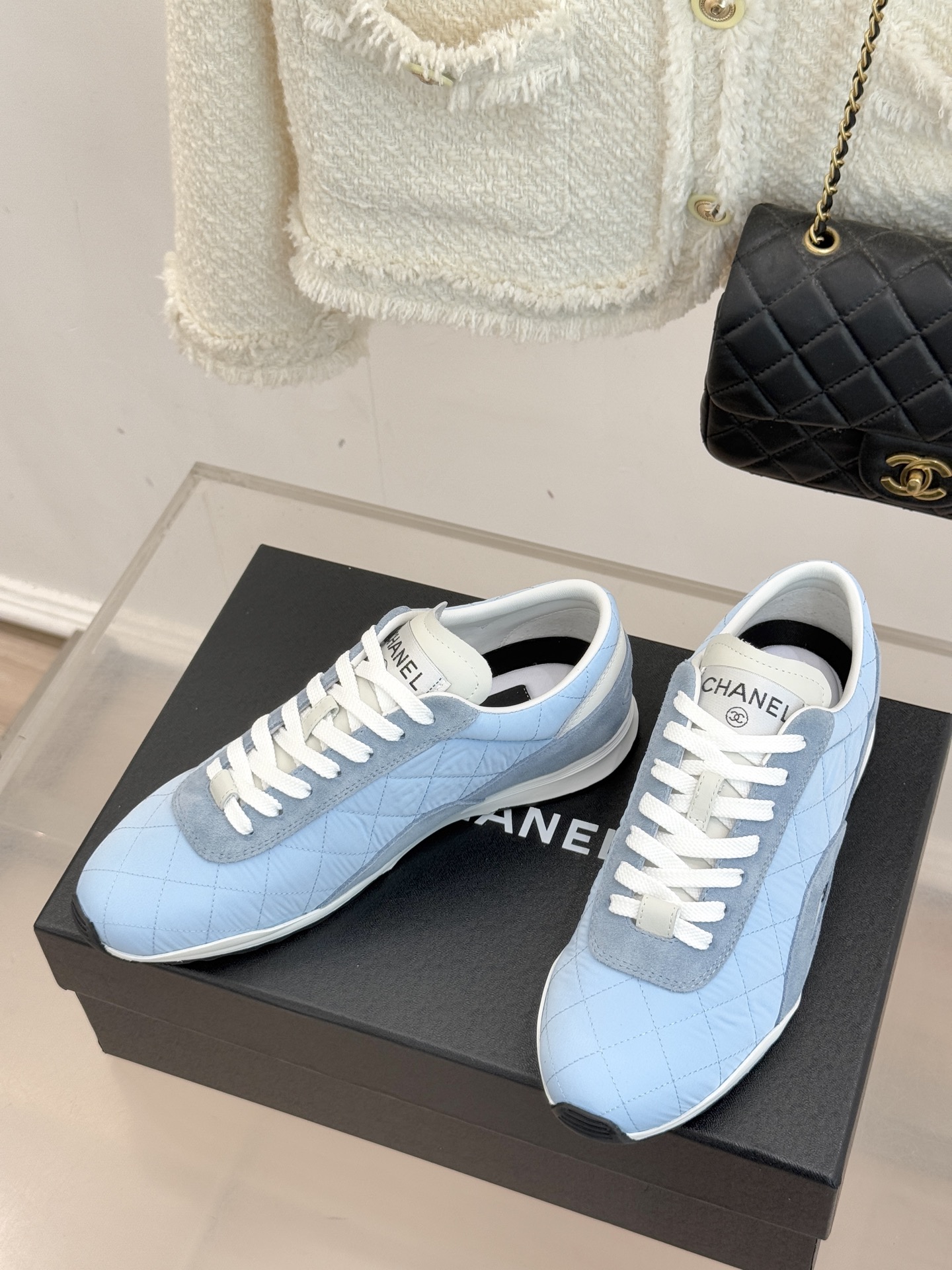 CHANE*｜小香26C新品双C菱格休闲运动鞋这双运动鞋是 26C早春的神作！标志性菱格纹赋予鞋面立体层