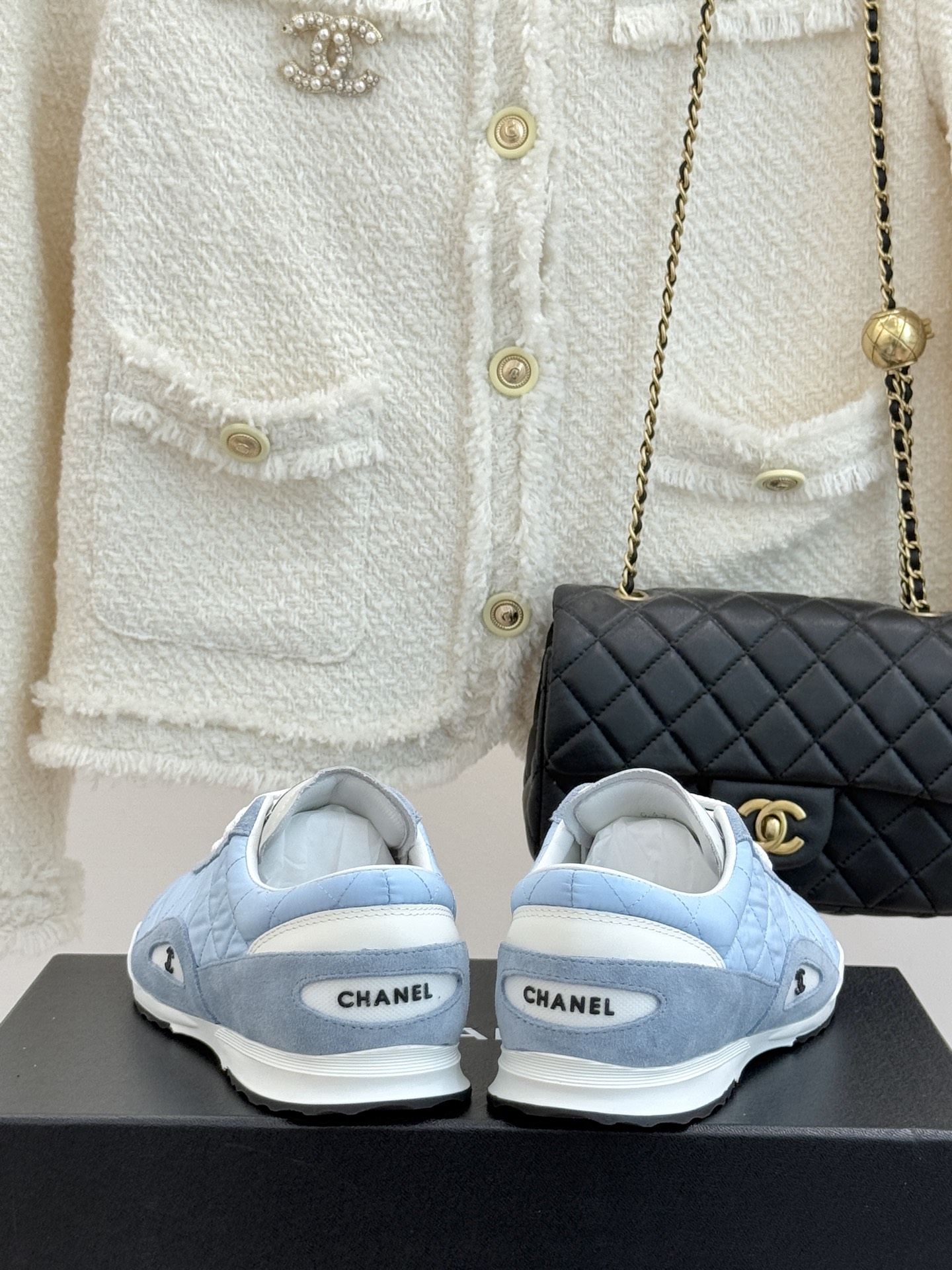 CHANE*｜小香26C新品双C菱格休闲运动鞋这双运动鞋是 26C早春的神作！标志性菱格纹赋予鞋面立体层