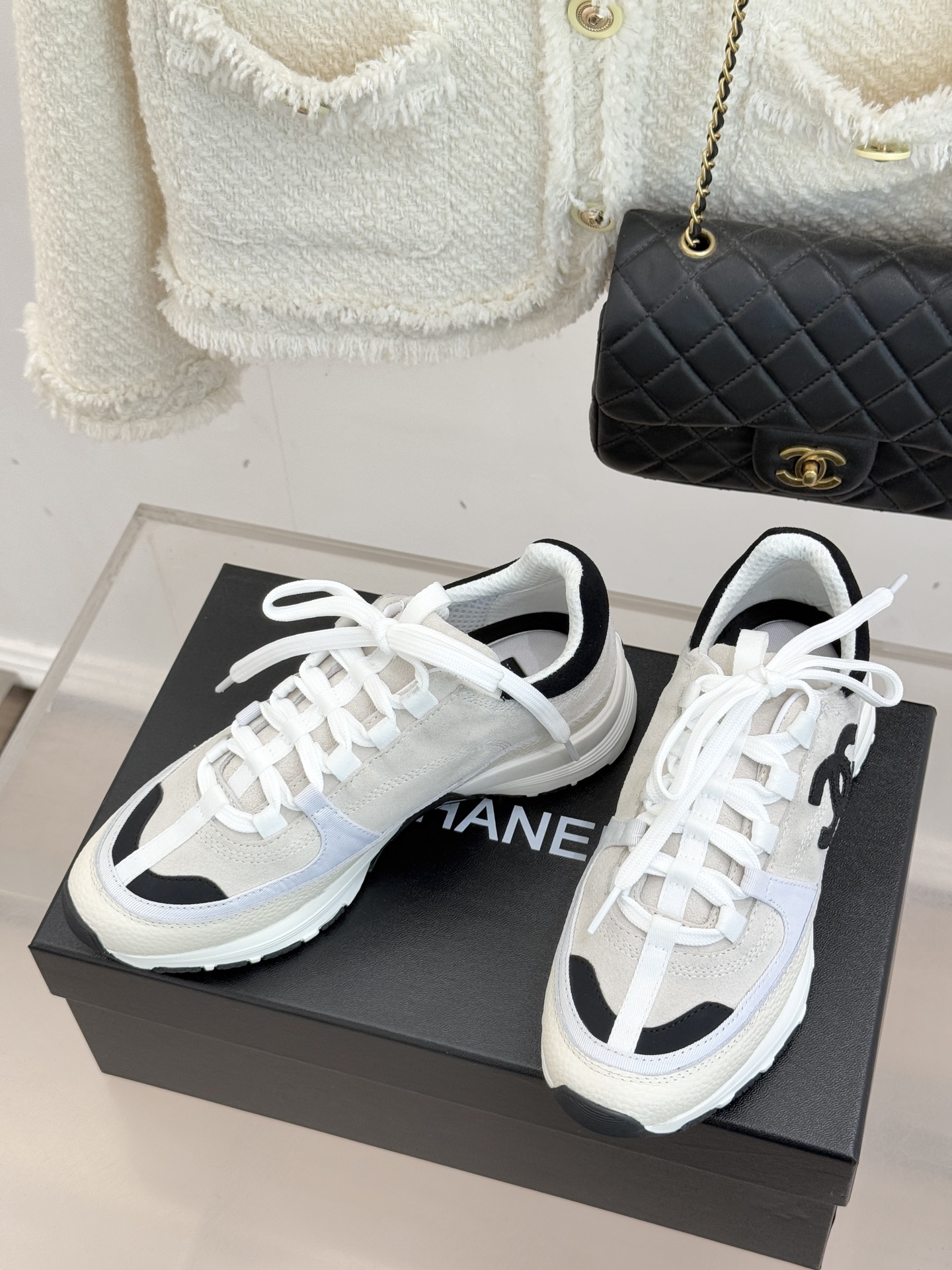 CHANE* ｜小香25A新品运动鞋时尚圈又双叒被香奈儿拿捏住了！就成了各路时髦精的心头好标志性的双C标