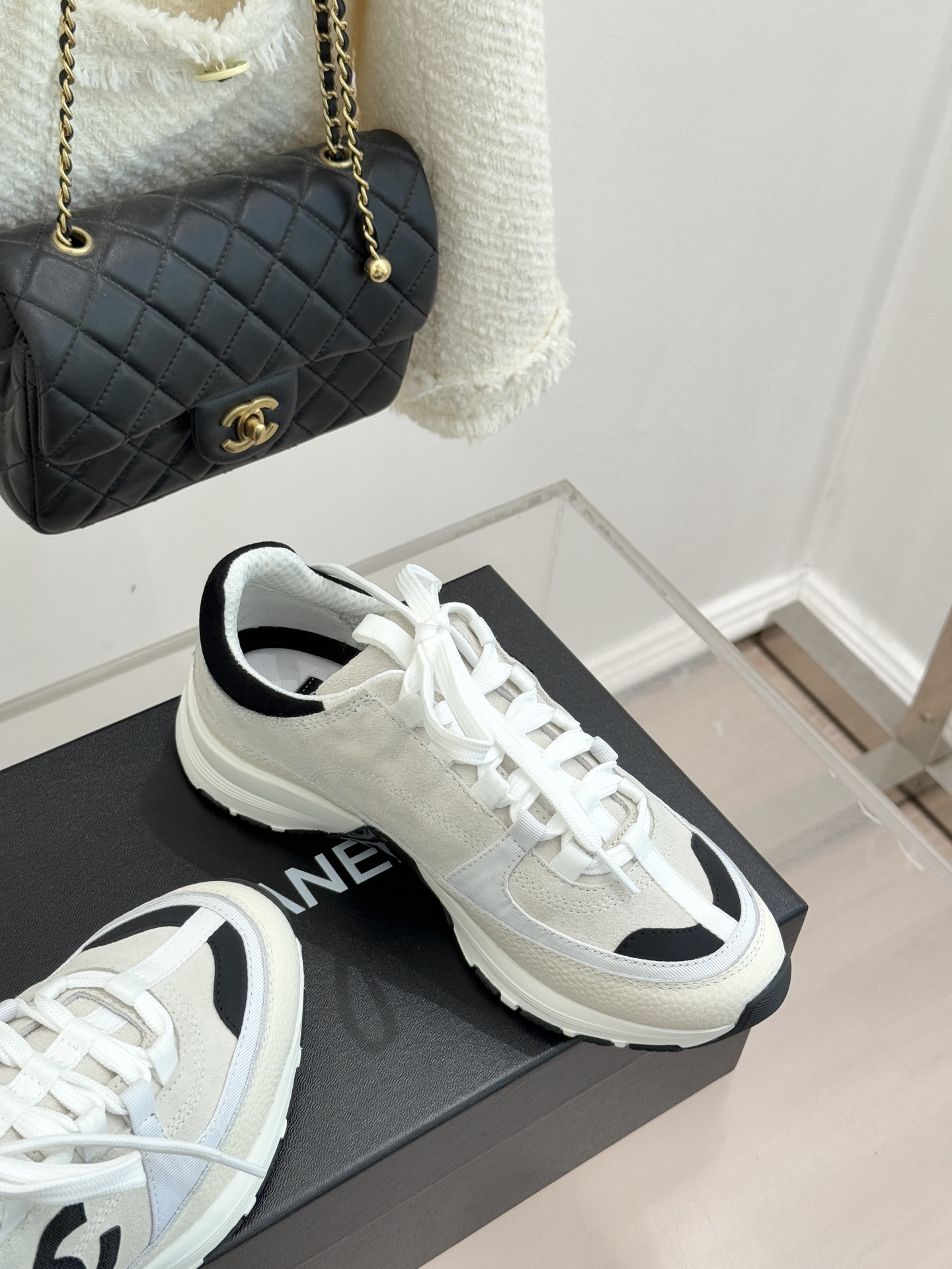 CHANE* ｜小香25A新品运动鞋时尚圈又双叒被香奈儿拿捏住了！就成了各路时髦精的心头好标志性的双C标