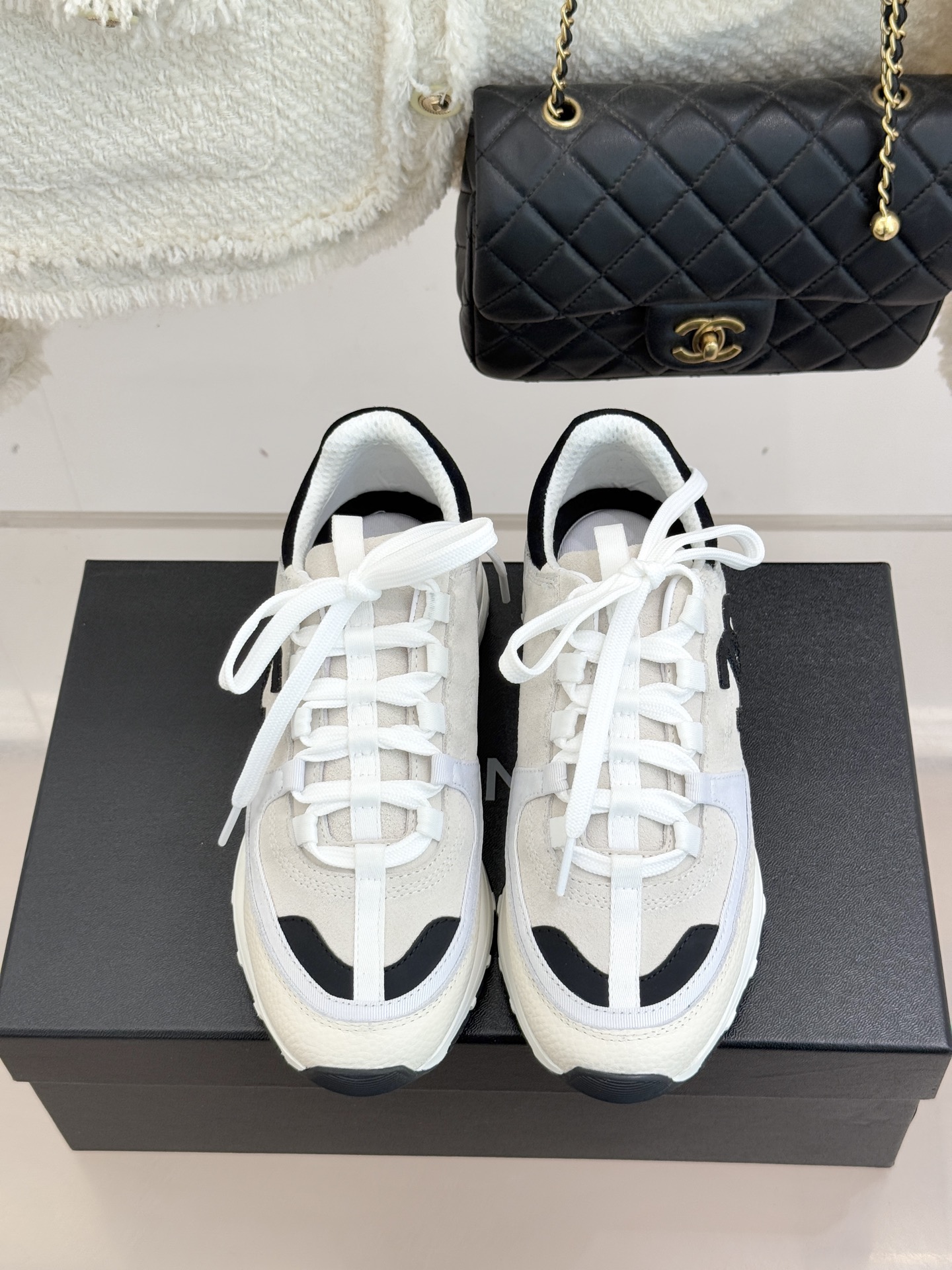 CHANE* ｜小香25A新品运动鞋时尚圈又双叒被香奈儿拿捏住了！就成了各路时髦精的心头好标志性的双C标