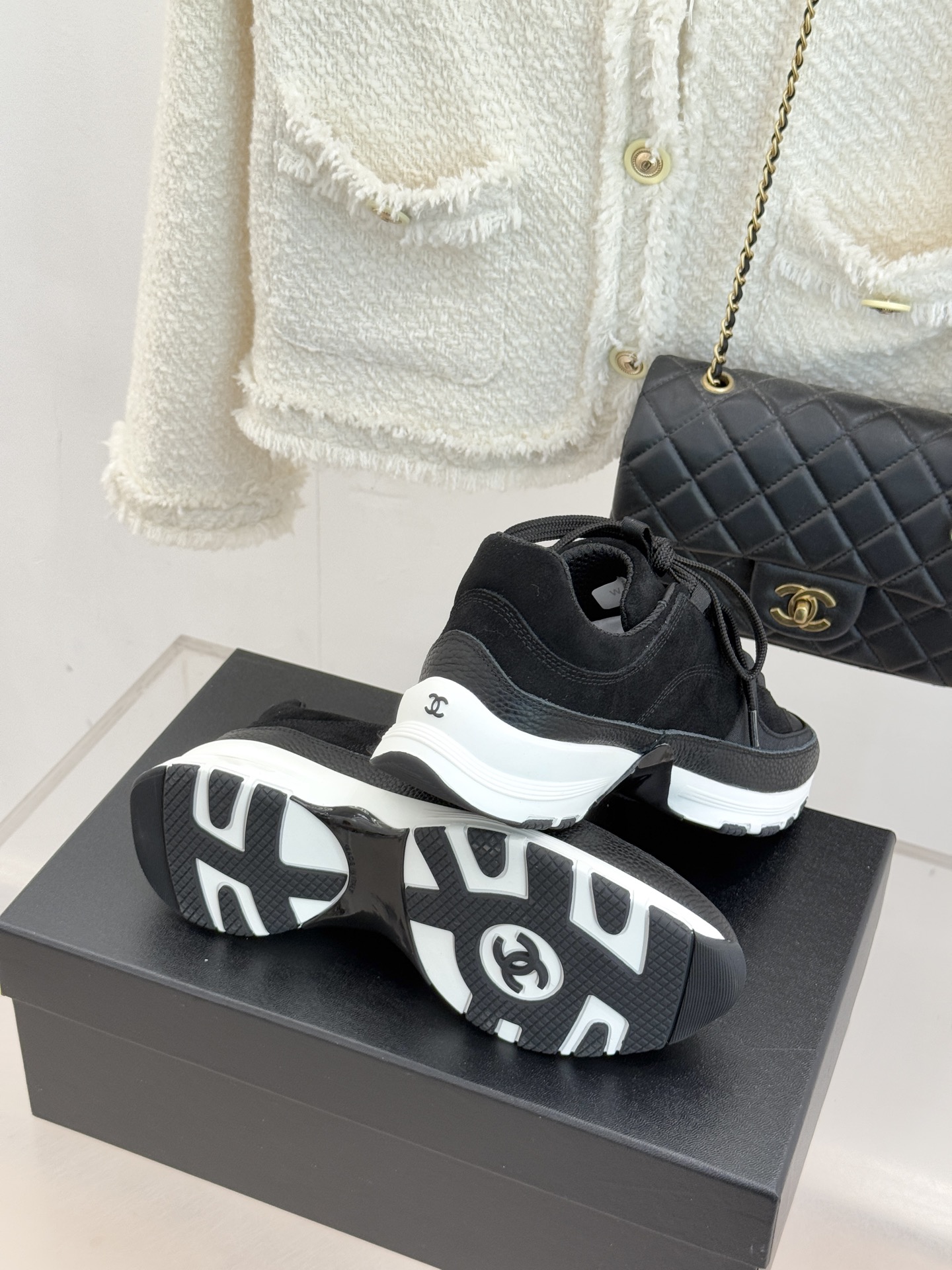 CHANE* ｜小香25A新品运动鞋时尚圈又双叒被香奈儿拿捏住了！就成了各路时髦精的心头好标志性的双C标