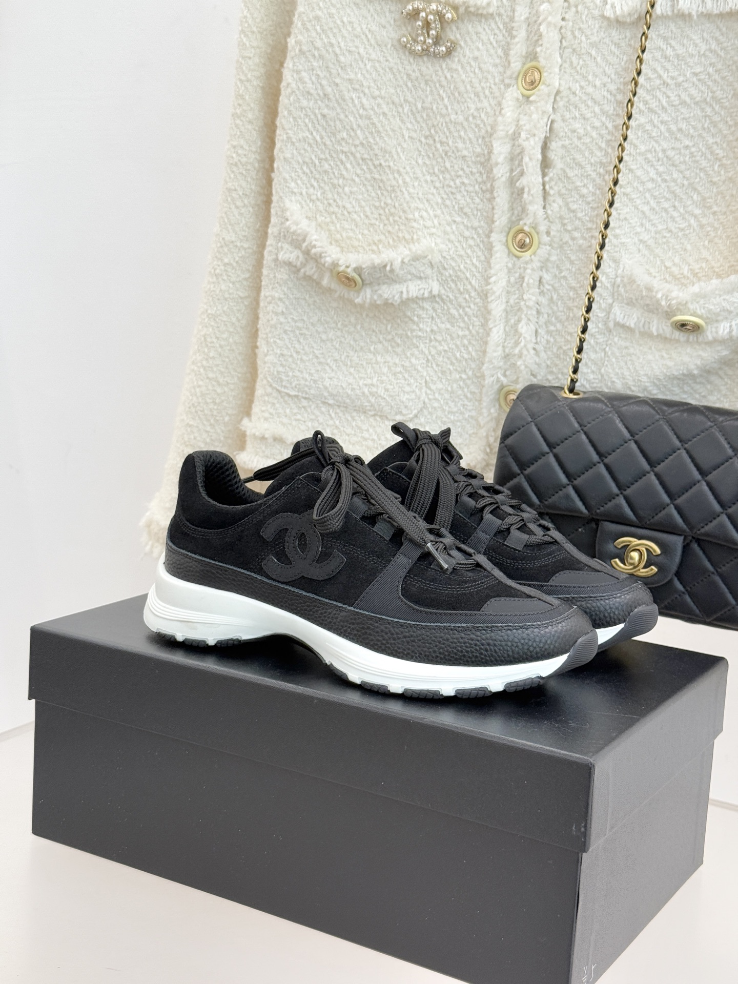 CHANE* ｜小香25A新品运动鞋时尚圈又双叒被香奈儿拿捏住了！就成了各路时髦精的心头好标志性的双C标