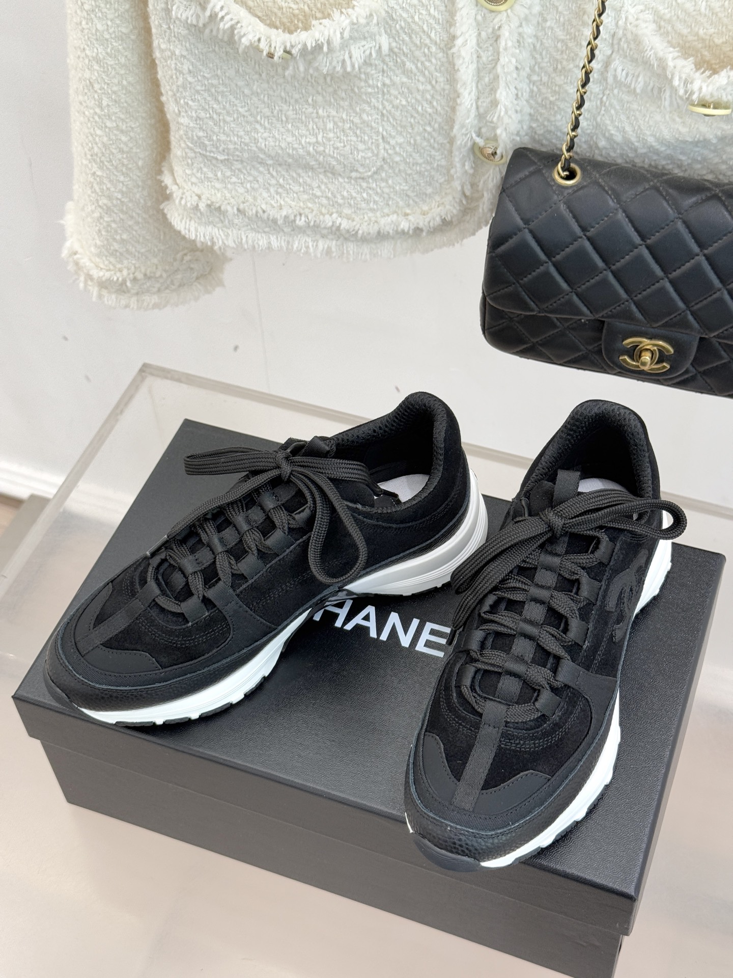 CHANE* ｜小香25A新品运动鞋时尚圈又双叒被香奈儿拿捏住了！就成了各路时髦精的心头好标志性的双C标