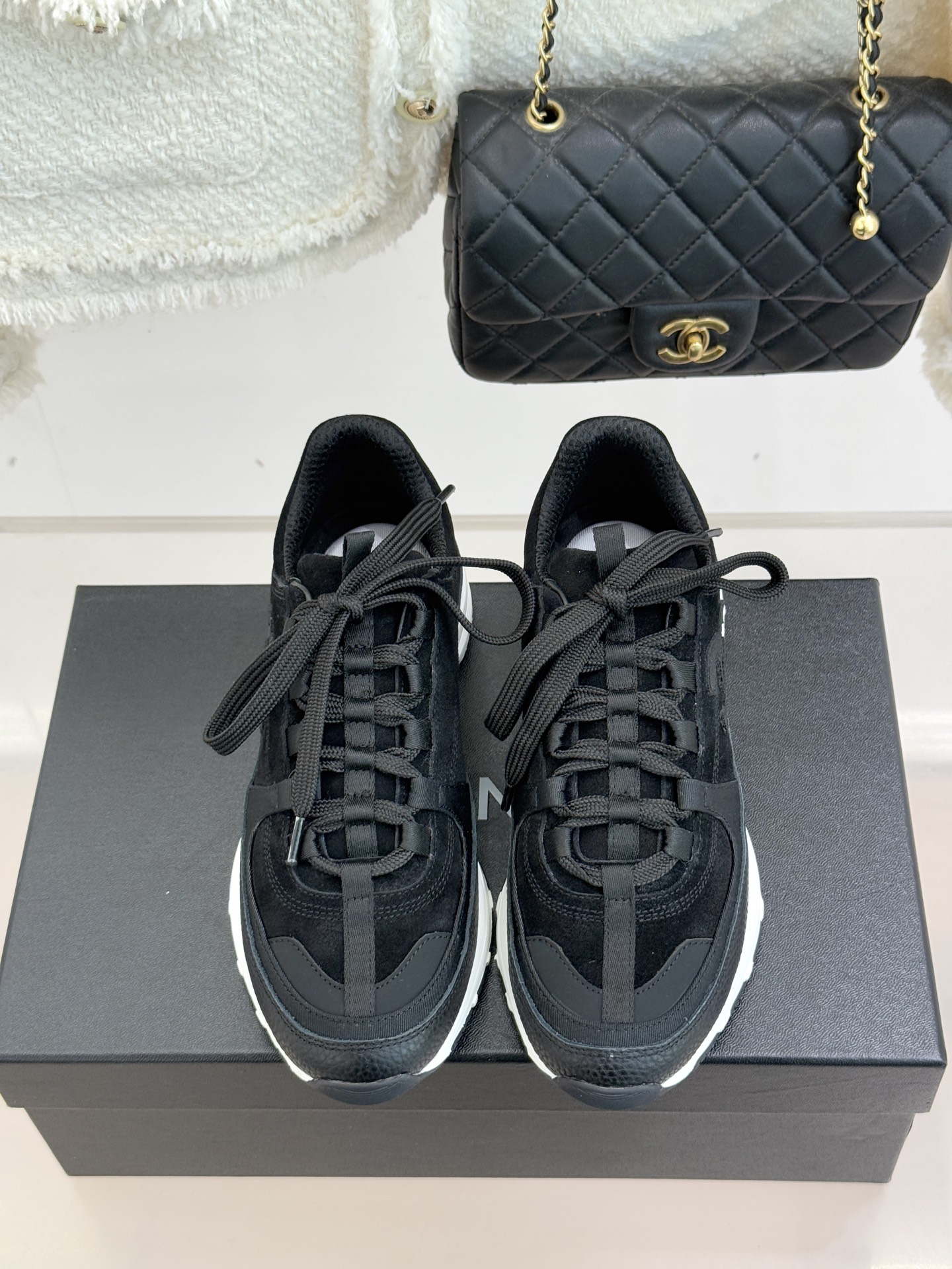 CHANE* ｜小香25A新品运动鞋时尚圈又双叒被香奈儿拿捏住了！就成了各路时髦精的心头好标志性的双C标