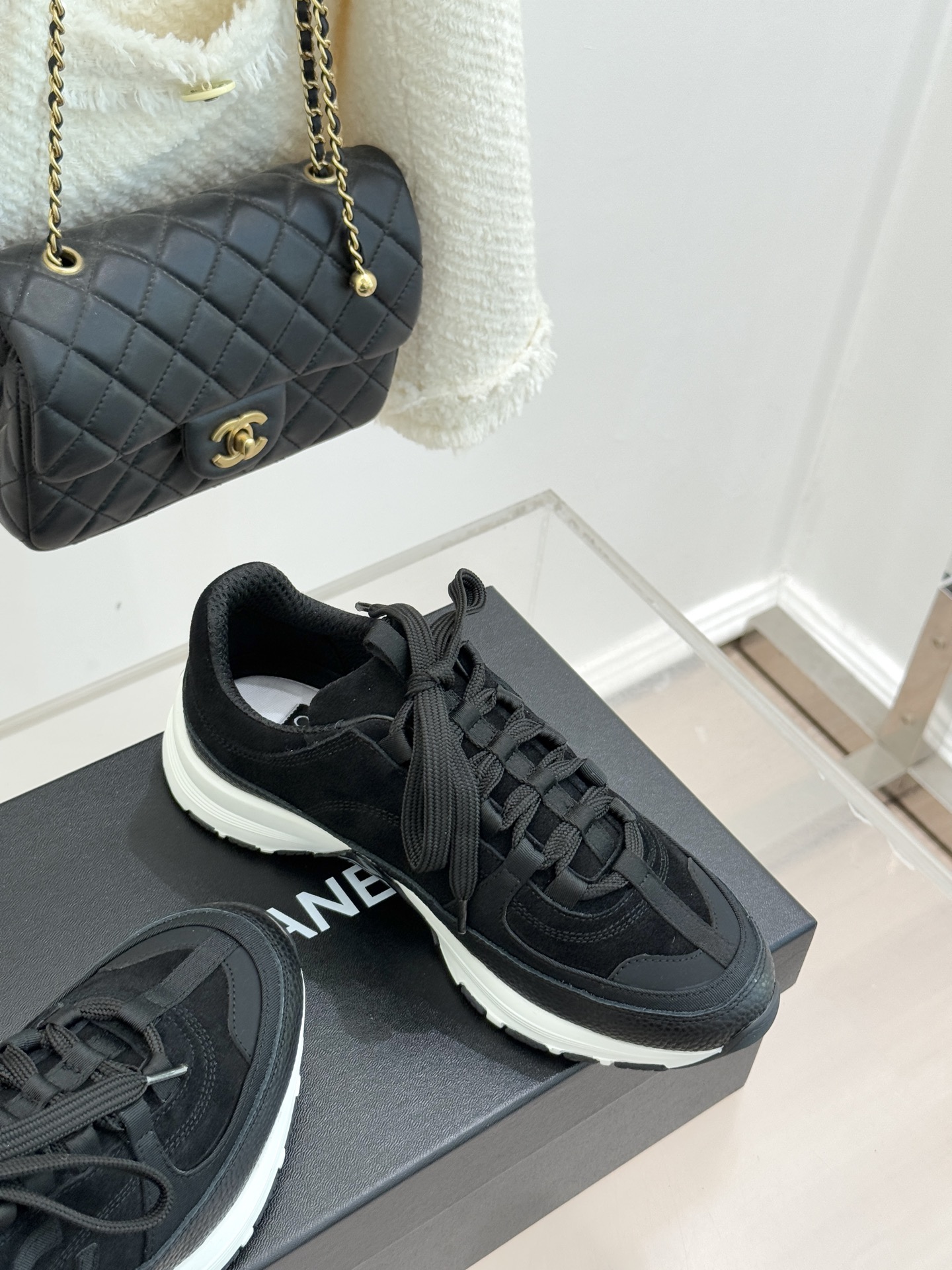 CHANE* ｜小香25A新品运动鞋时尚圈又双叒被香奈儿拿捏住了！就成了各路时髦精的心头好标志性的双C标