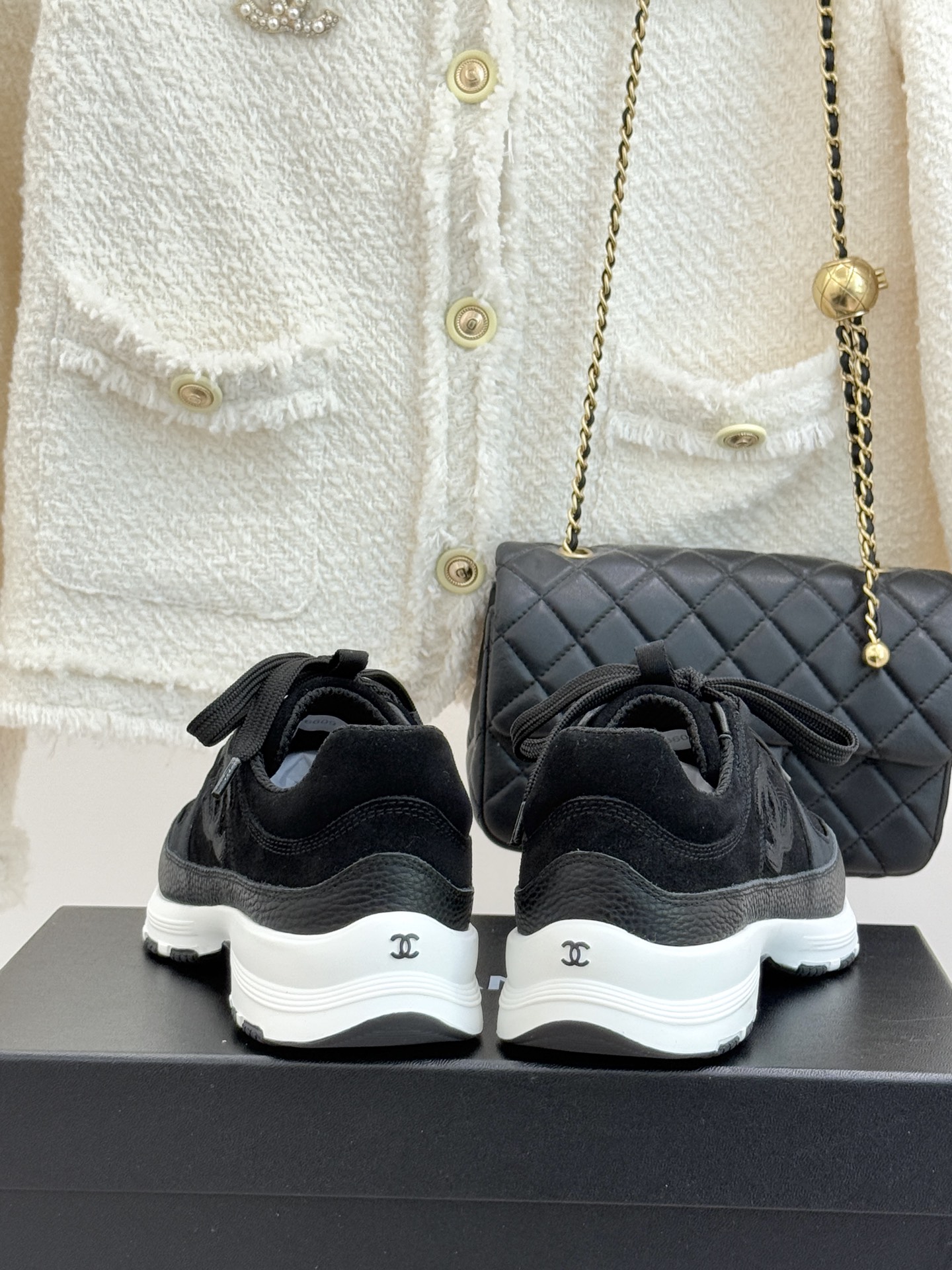 CHANE* ｜小香25A新品运动鞋时尚圈又双叒被香奈儿拿捏住了！就成了各路时髦精的心头好标志性的双C标