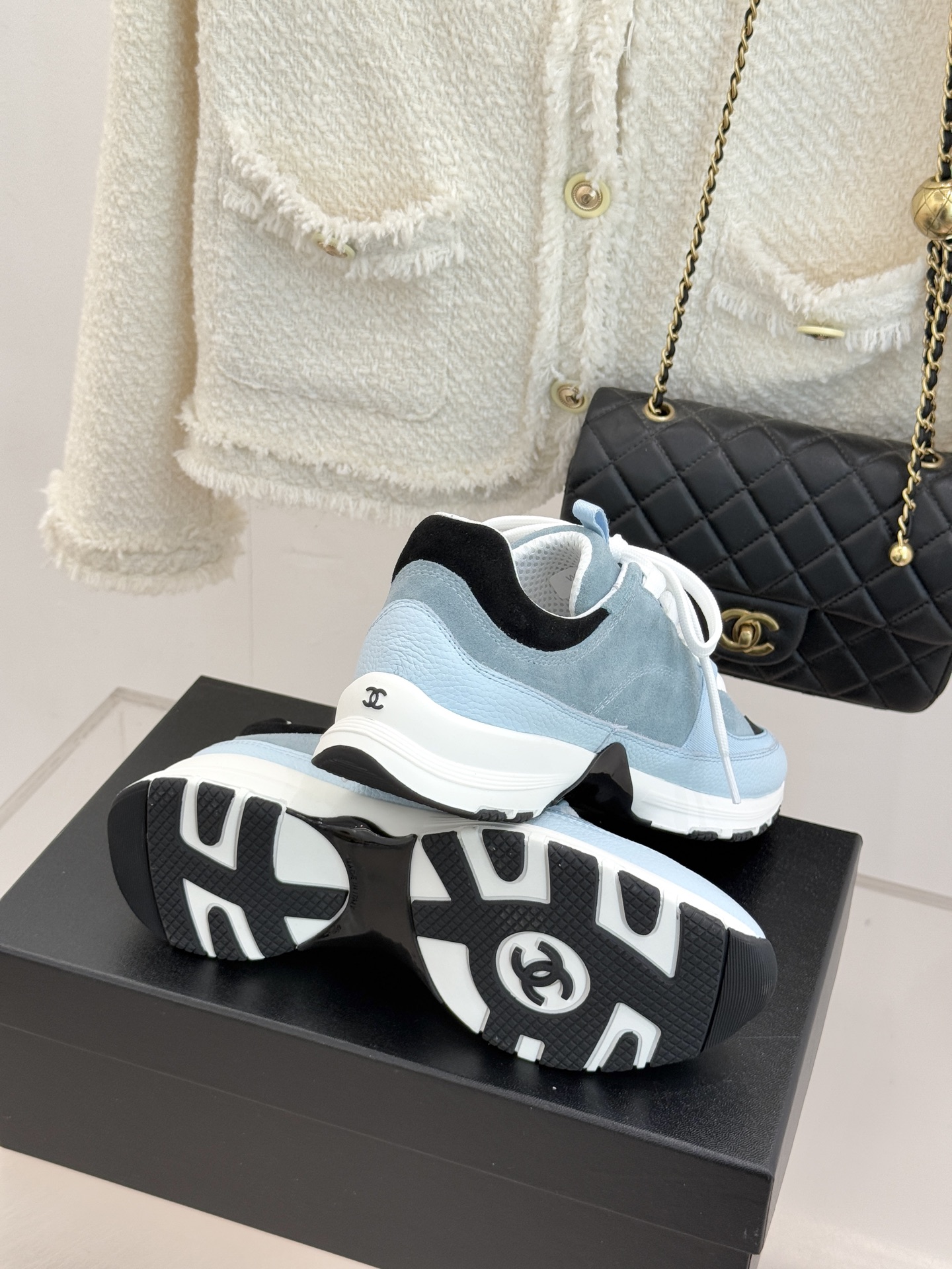 CHANE* ｜小香25A新品运动鞋时尚圈又双叒被香奈儿拿捏住了！就成了各路时髦精的心头好标志性的双C标