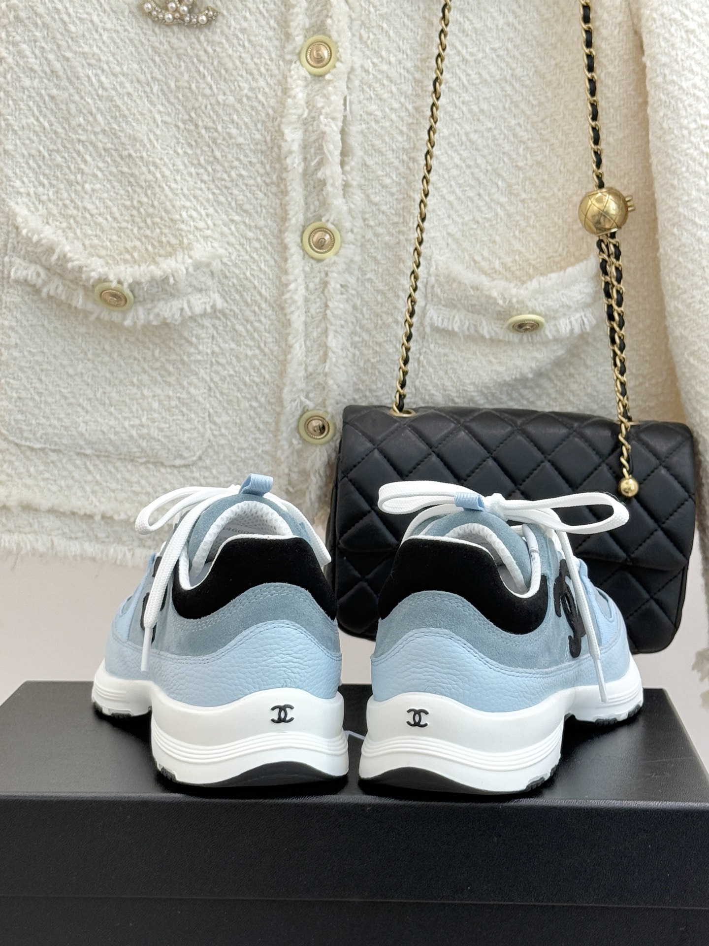 CHANE* ｜小香25A新品运动鞋时尚圈又双叒被香奈儿拿捏住了！就成了各路时髦精的心头好标志性的双C标