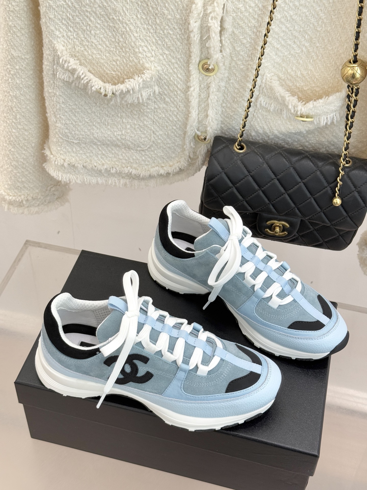 CHANE* ｜小香25A新品运动鞋时尚圈又双叒被香奈儿拿捏住了！就成了各路时髦精的心头好标志性的双C标