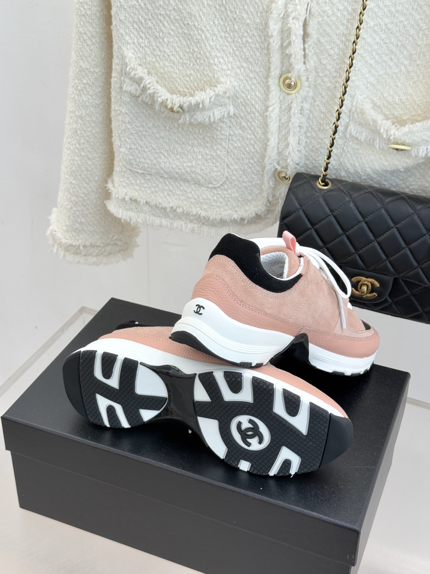 CHANE* ｜小香25A新品运动鞋时尚圈又双叒被香奈儿拿捏住了！就成了各路时髦精的心头好标志性的双C标