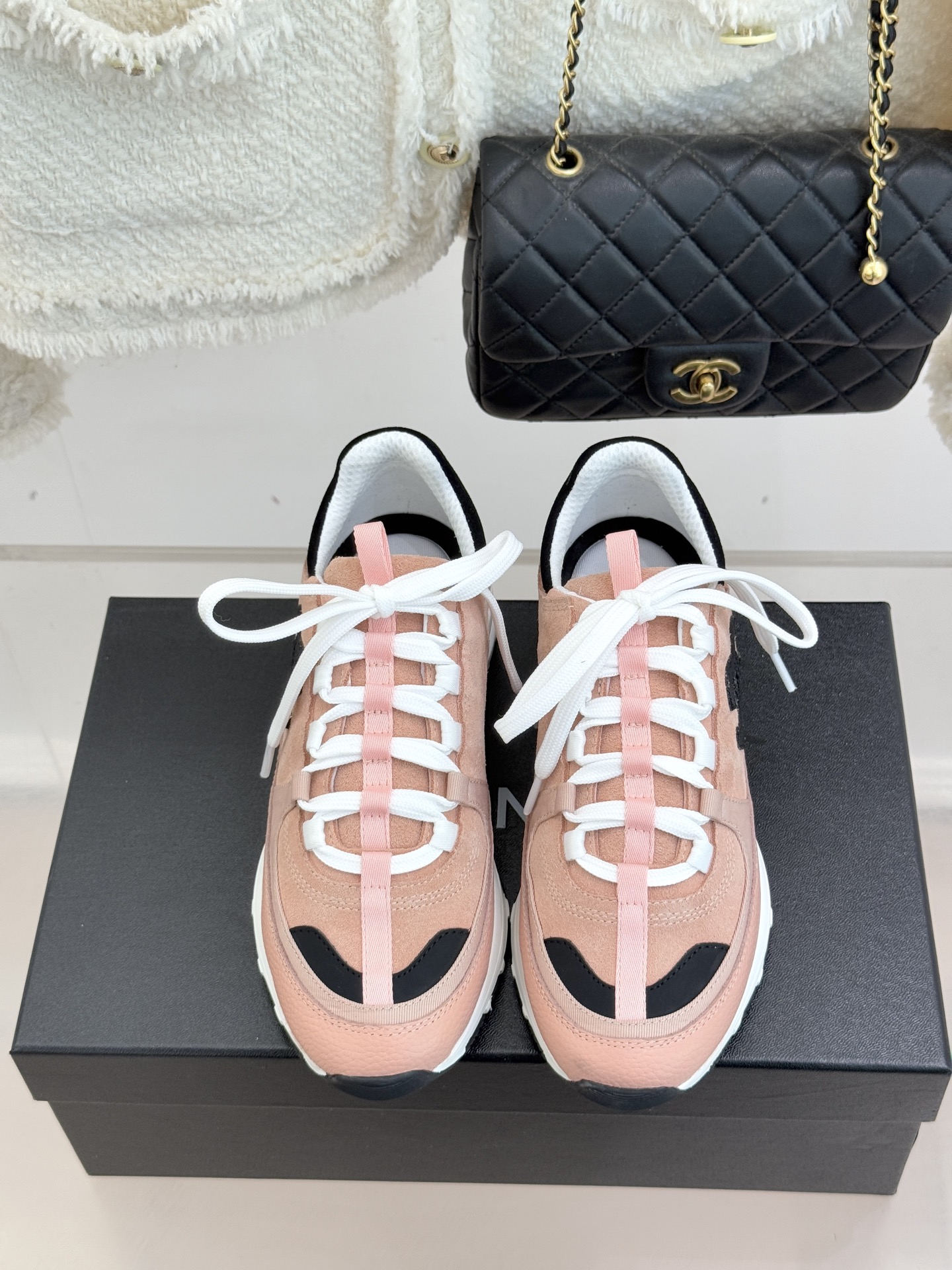 CHANE* ｜小香25A新品运动鞋时尚圈又双叒被香奈儿拿捏住了！就成了各路时髦精的心头好标志性的双C标