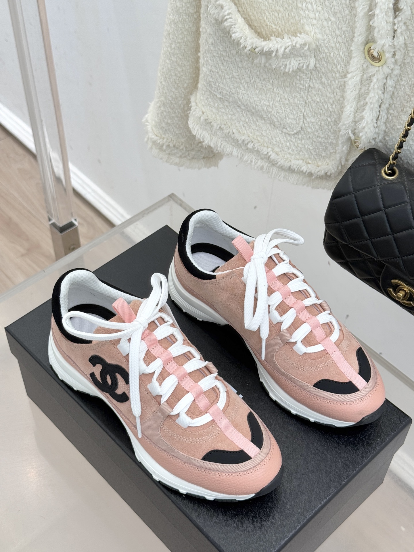 CHANE* ｜小香25A新品运动鞋时尚圈又双叒被香奈儿拿捏住了！就成了各路时髦精的心头好标志性的双C标