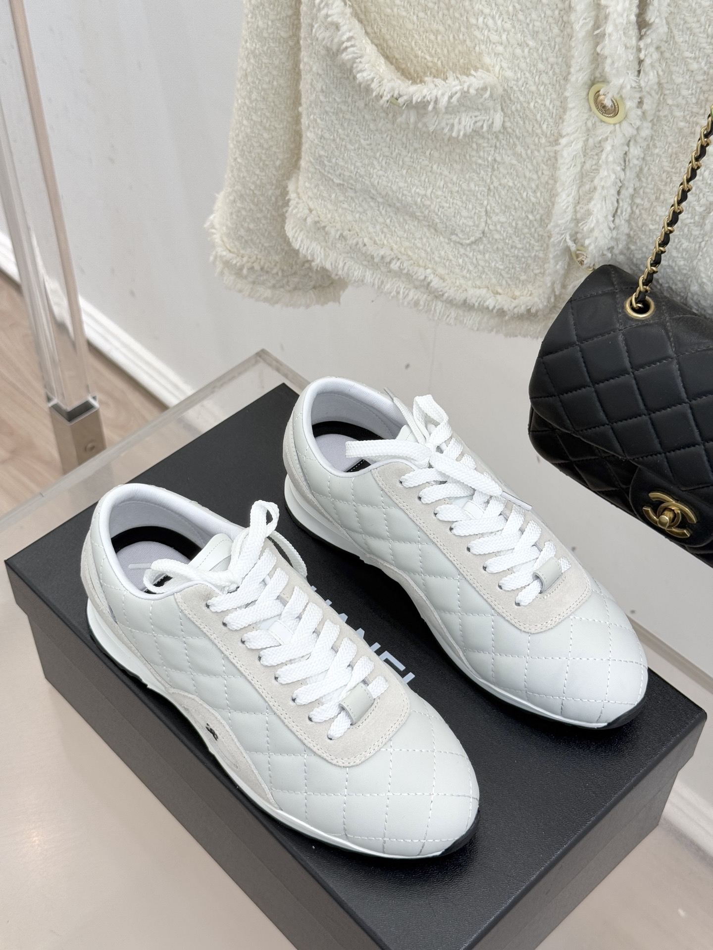 CHANE*｜小香26C新品双C菱格休闲运动鞋这双运动鞋是 26C早春的神作！标志性菱格纹赋予鞋面立体层