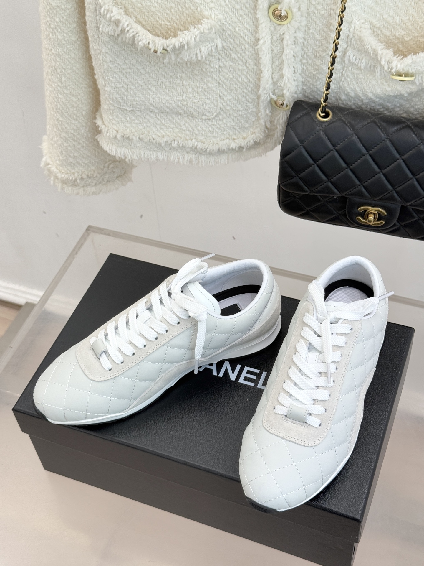 CHANE*｜小香26C新品双C菱格休闲运动鞋这双运动鞋是 26C早春的神作！标志性菱格纹赋予鞋面立体层