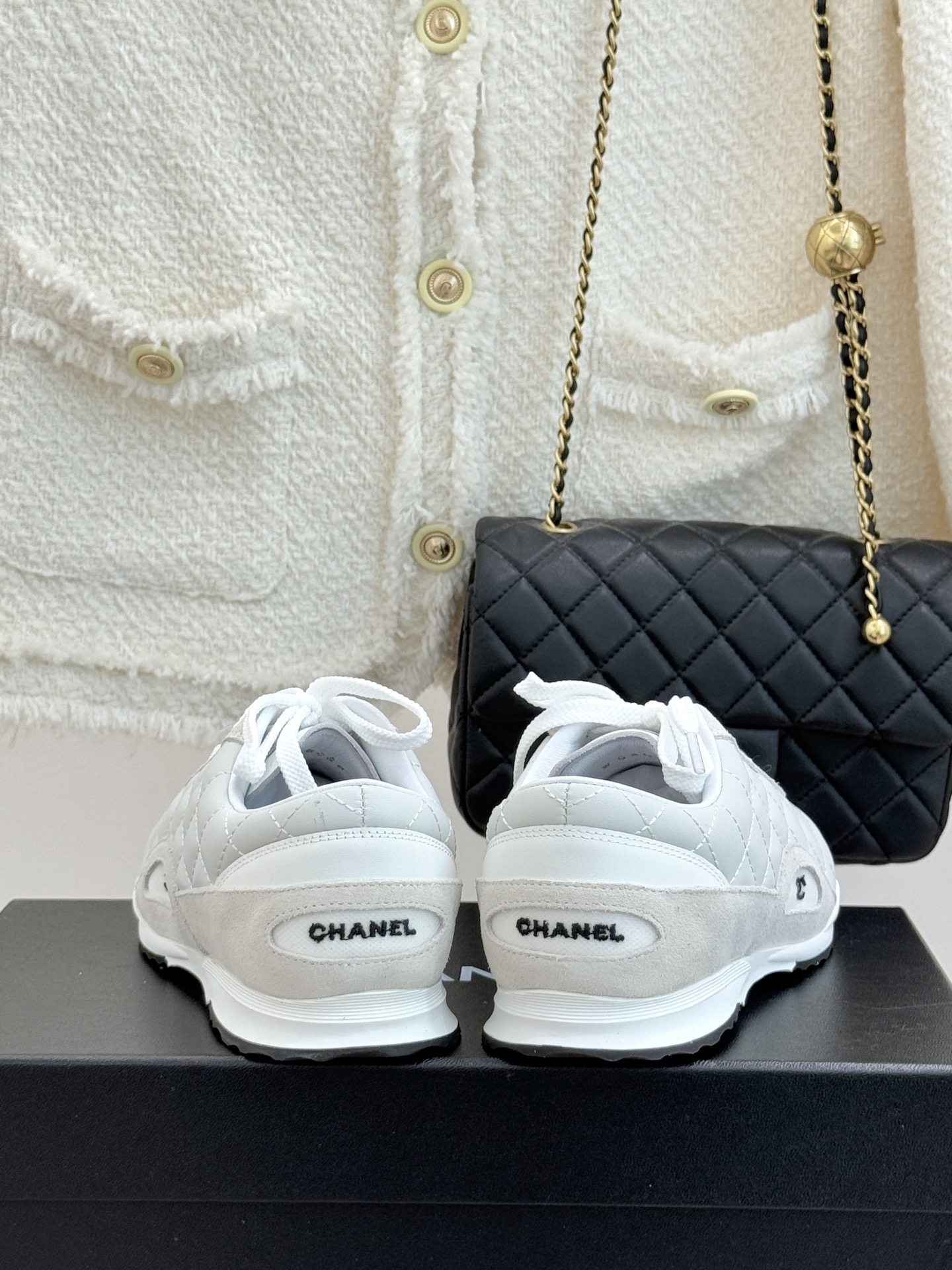 CHANE*｜小香26C新品双C菱格休闲运动鞋这双运动鞋是 26C早春的神作！标志性菱格纹赋予鞋面立体层