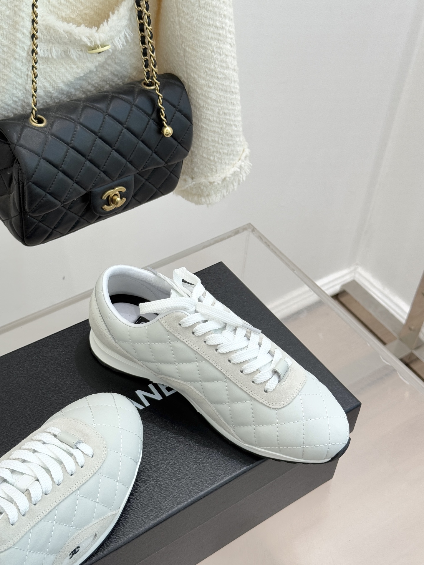 CHANE*｜小香26C新品双C菱格休闲运动鞋这双运动鞋是 26C早春的神作！标志性菱格纹赋予鞋面立体层