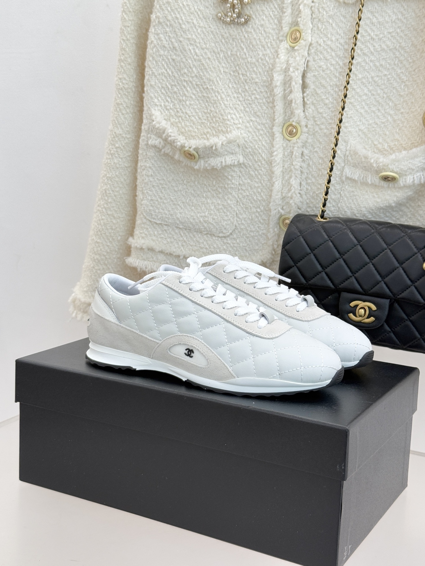 CHANE*｜小香26C新品双C菱格休闲运动鞋这双运动鞋是 26C早春的神作！标志性菱格纹赋予鞋面立体层