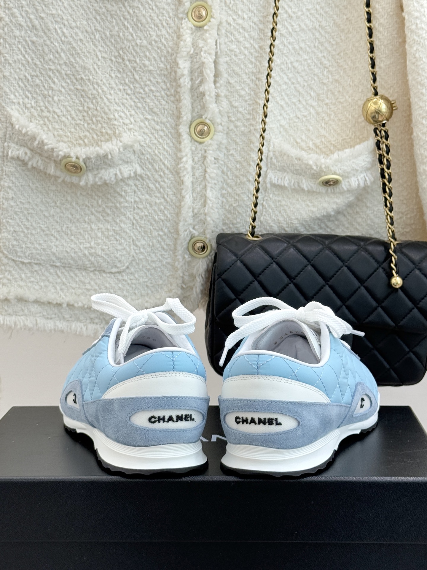 CHANE*｜小香26C新品双C菱格休闲运动鞋这双运动鞋是 26C早春的神作！标志性菱格纹赋予鞋面立体层