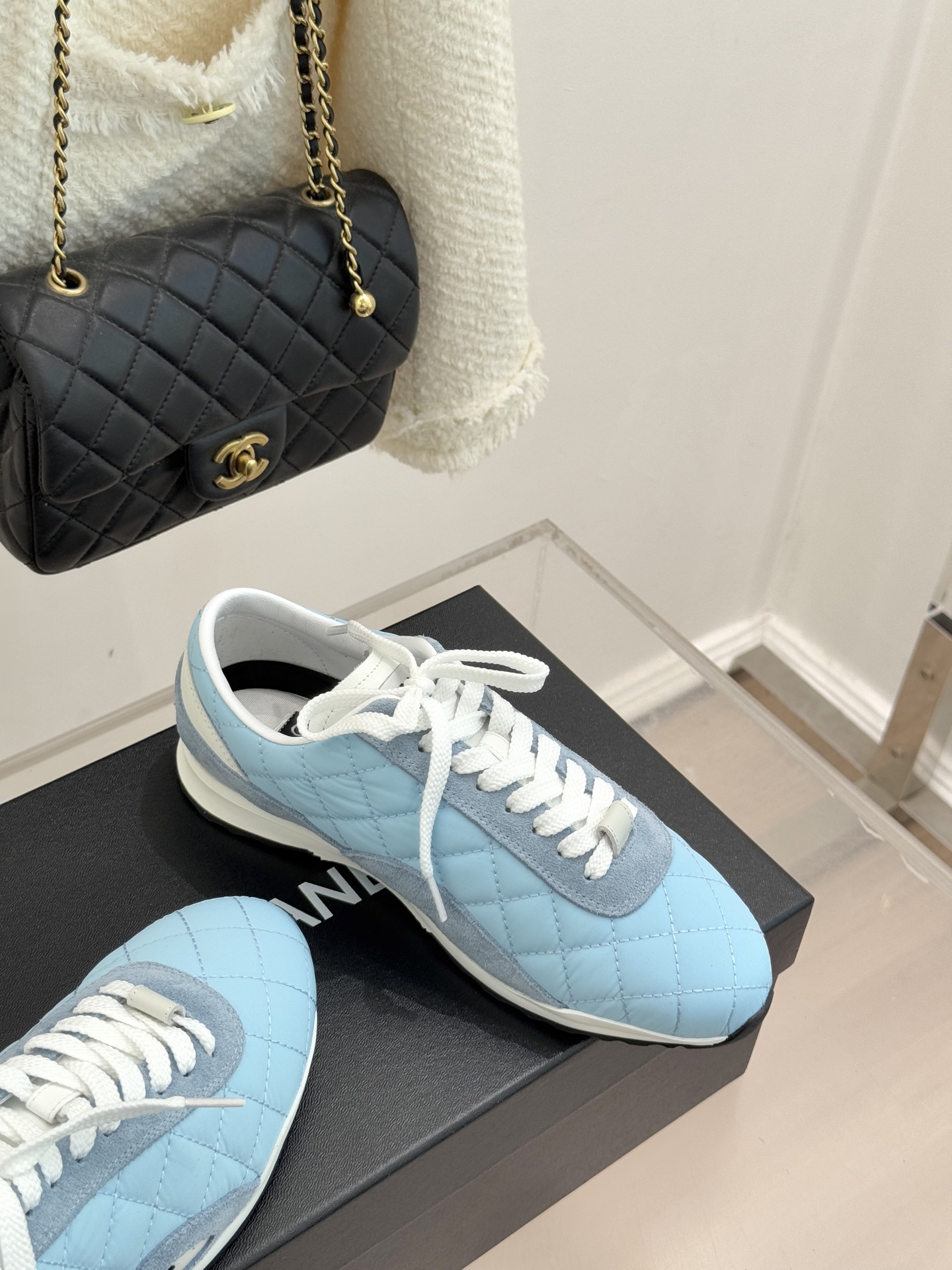 CHANE*｜小香26C新品双C菱格休闲运动鞋这双运动鞋是 26C早春的神作！标志性菱格纹赋予鞋面立体层