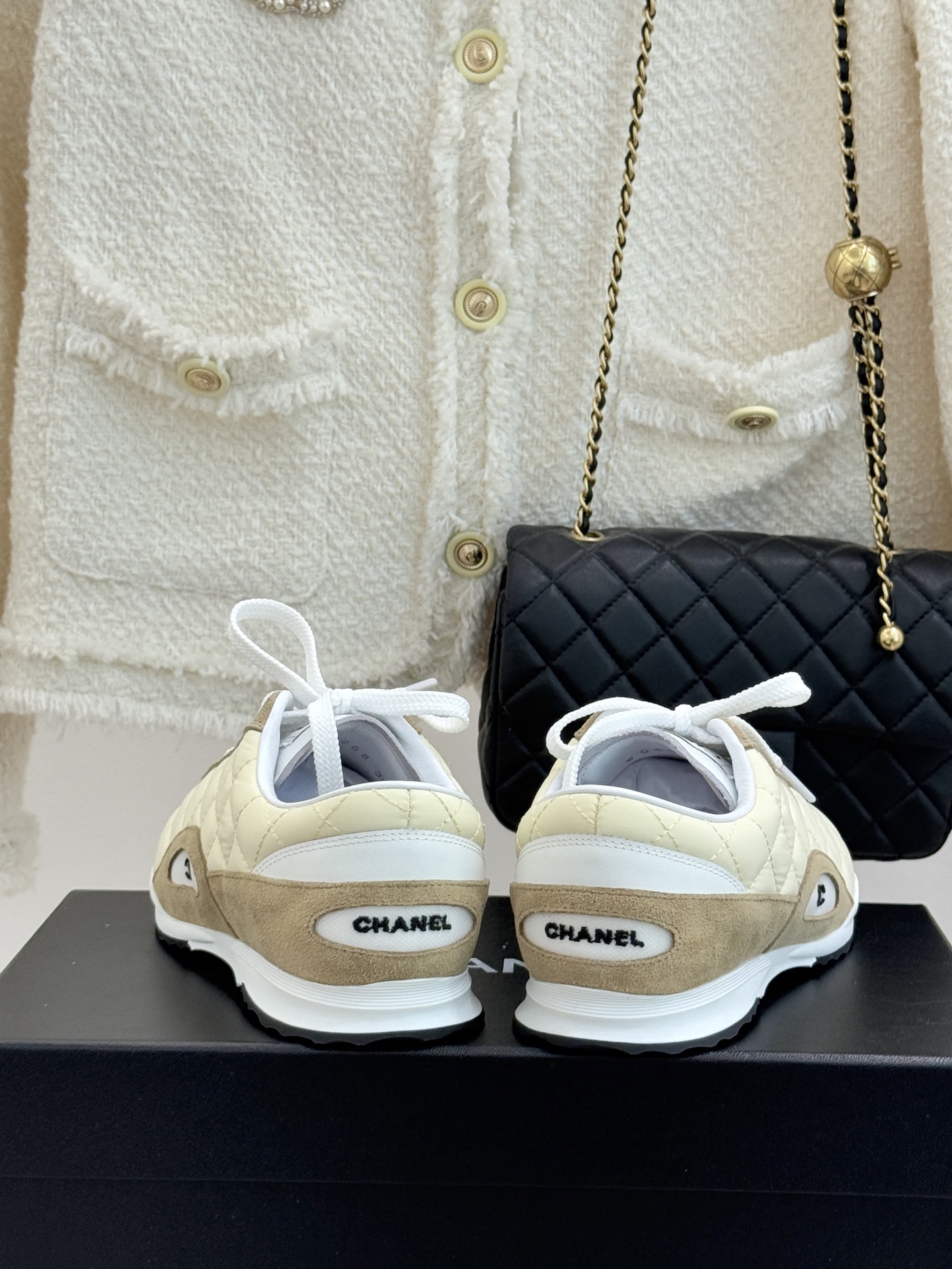 CHANE*｜小香26C新品双C菱格休闲运动鞋这双运动鞋是 26C早春的神作！标志性菱格纹赋予鞋面立体层