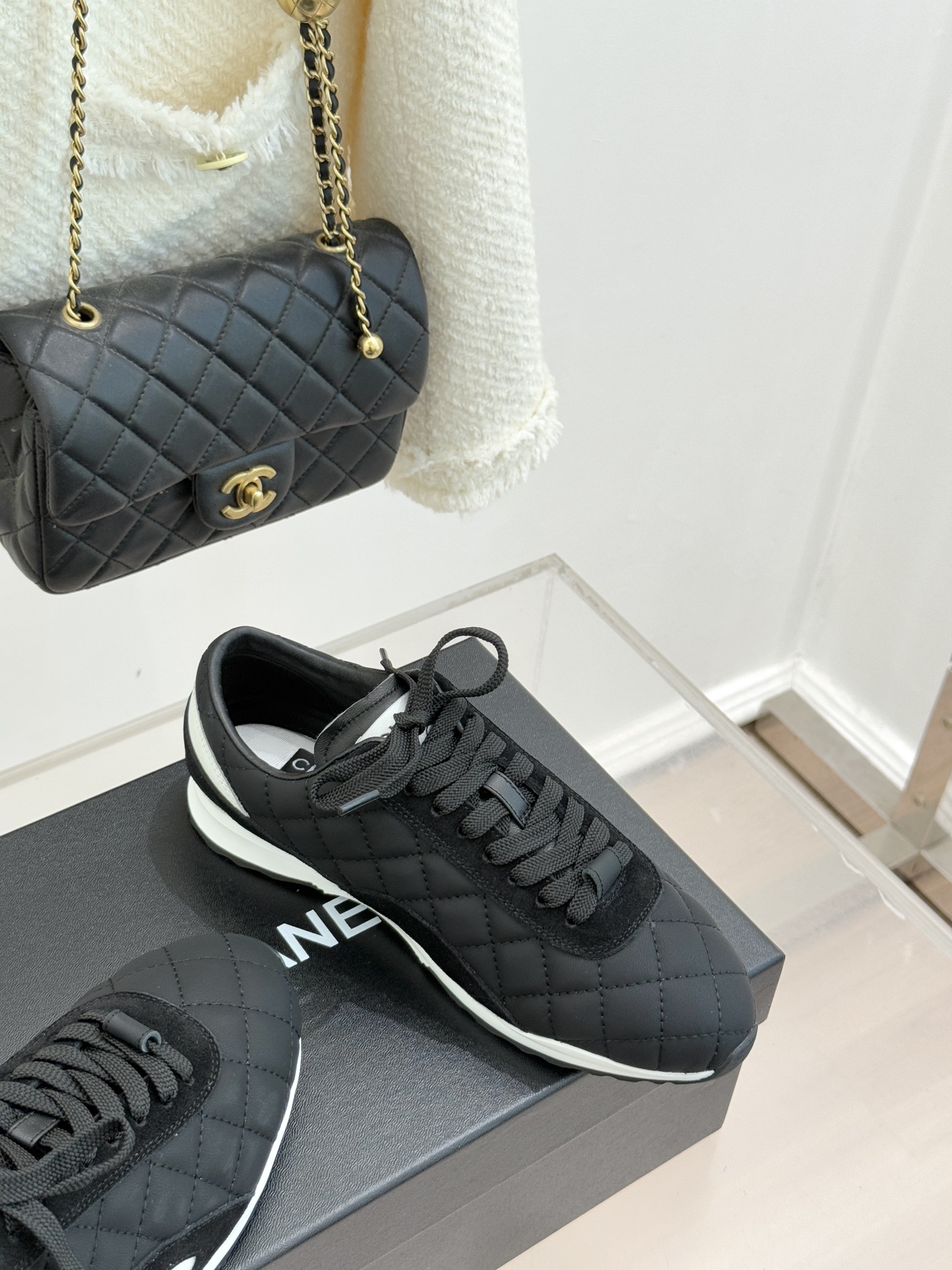 CHANE*｜小香26C新品双C菱格休闲运动鞋这双运动鞋是 26C早春的神作！标志性菱格纹赋予鞋面立体层