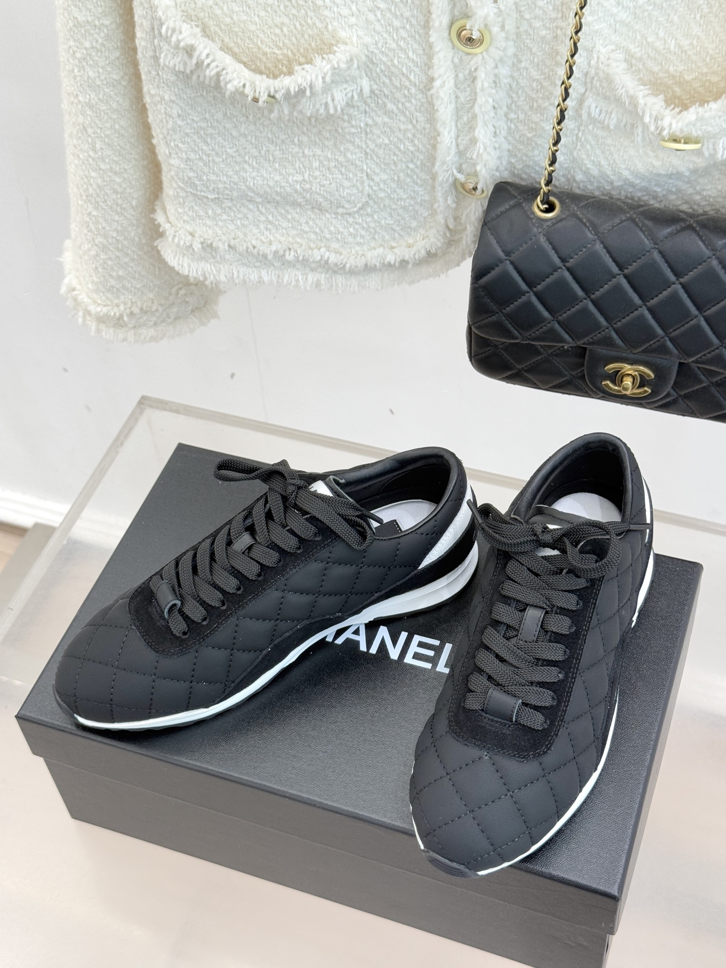 CHANE*｜小香26C新品双C菱格休闲运动鞋这双运动鞋是 26C早春的神作！标志性菱格纹赋予鞋面立体层