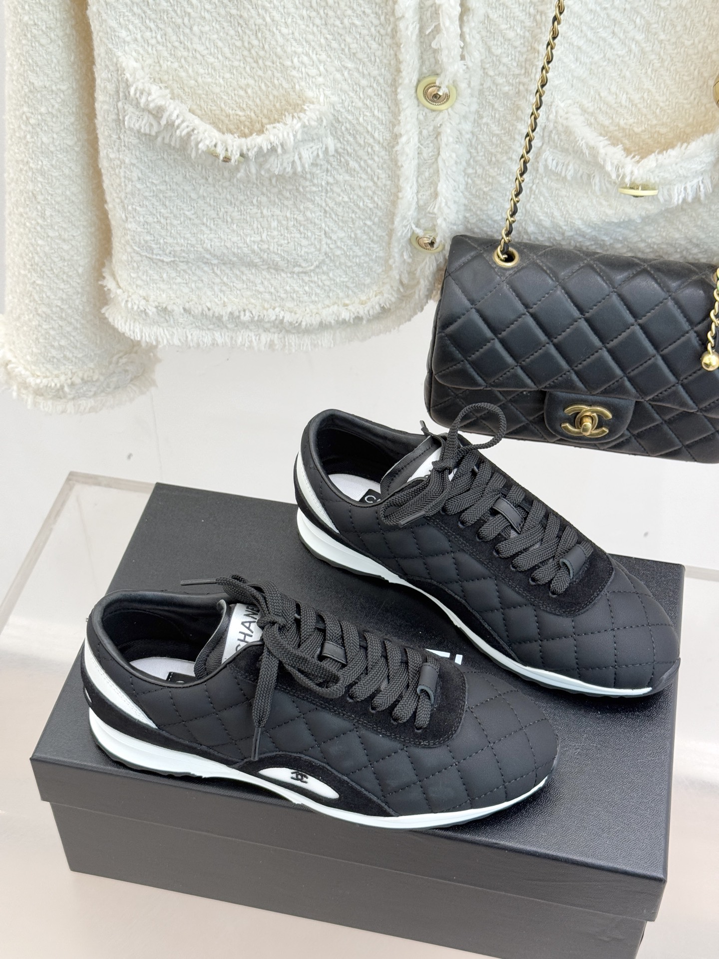 CHANE*｜小香26C新品双C菱格休闲运动鞋这双运动鞋是 26C早春的神作！标志性菱格纹赋予鞋面立体层