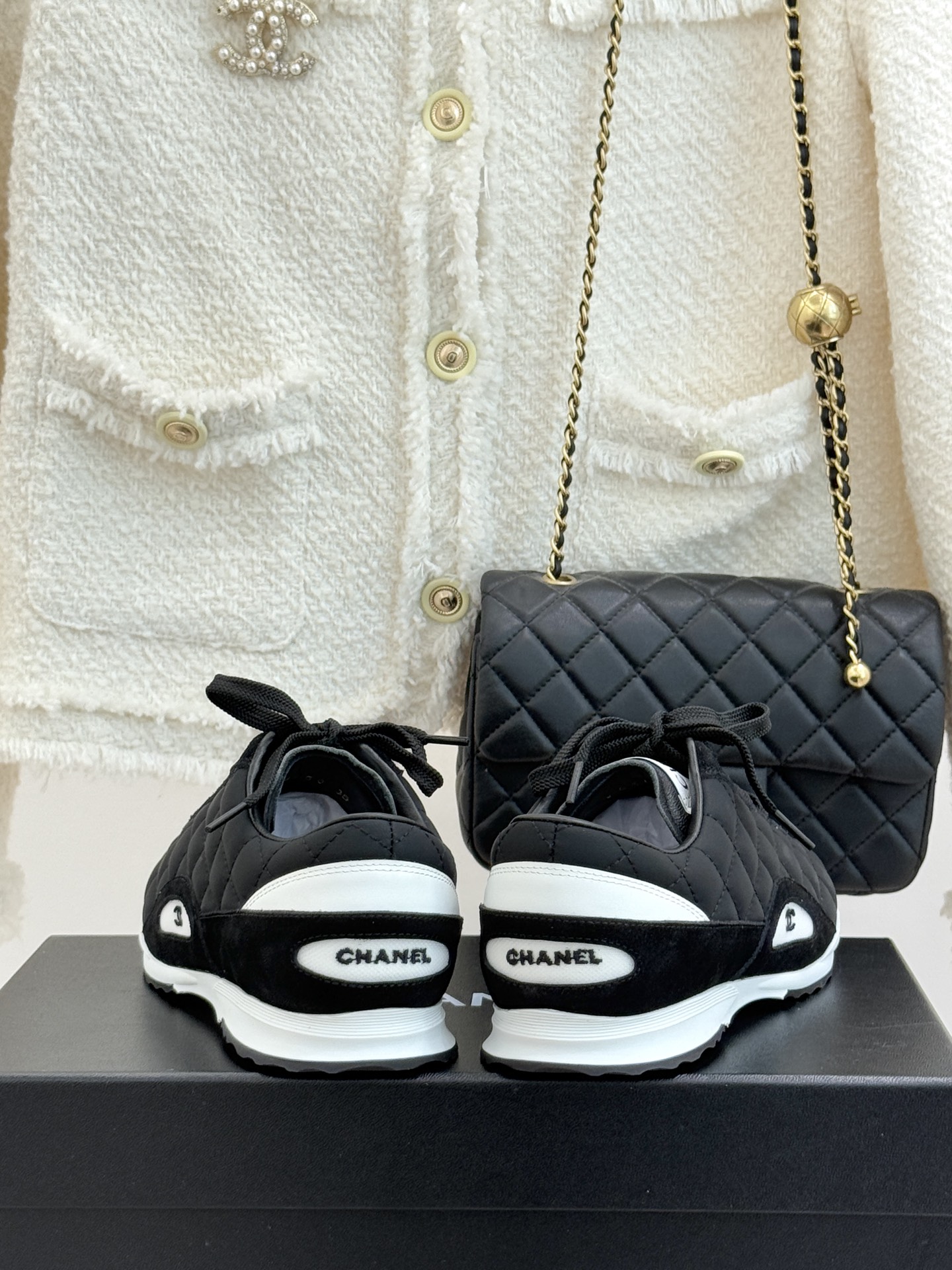 CHANE*｜小香26C新品双C菱格休闲运动鞋这双运动鞋是 26C早春的神作！标志性菱格纹赋予鞋面立体层