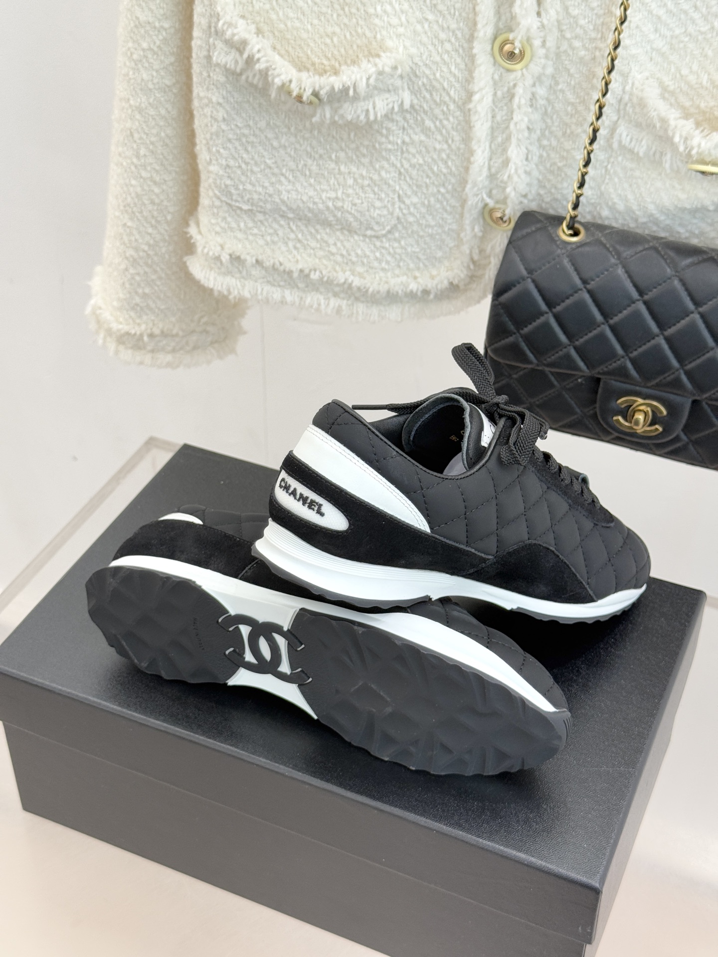 CHANE*｜小香26C新品双C菱格休闲运动鞋这双运动鞋是 26C早春的神作！标志性菱格纹赋予鞋面立体层