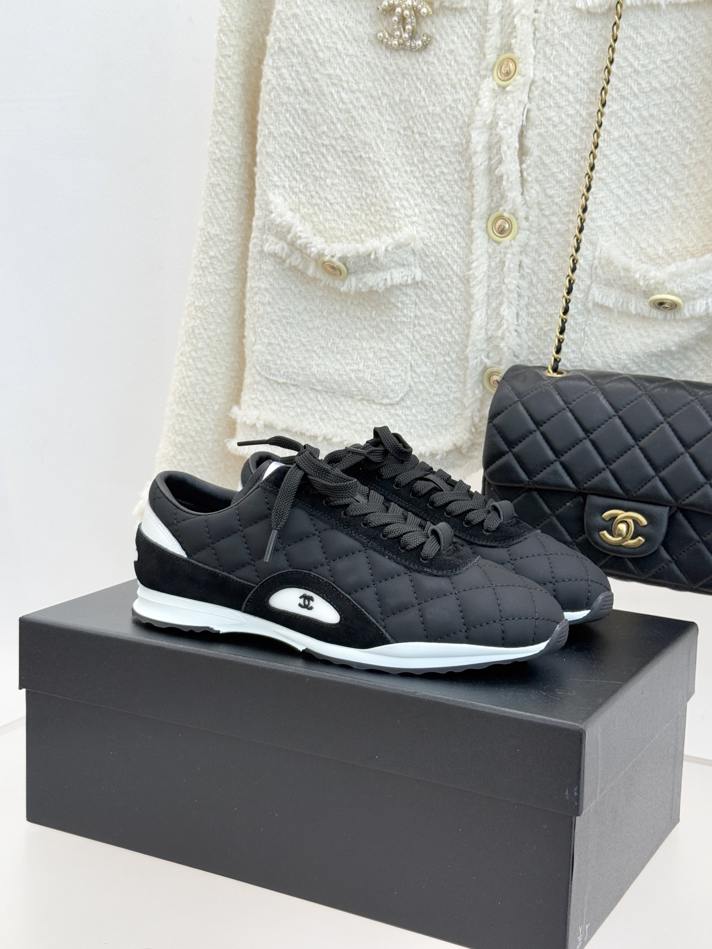 CHANE*｜小香26C新品双C菱格休闲运动鞋这双运动鞋是 26C早春的神作！标志性菱格纹赋予鞋面立体层