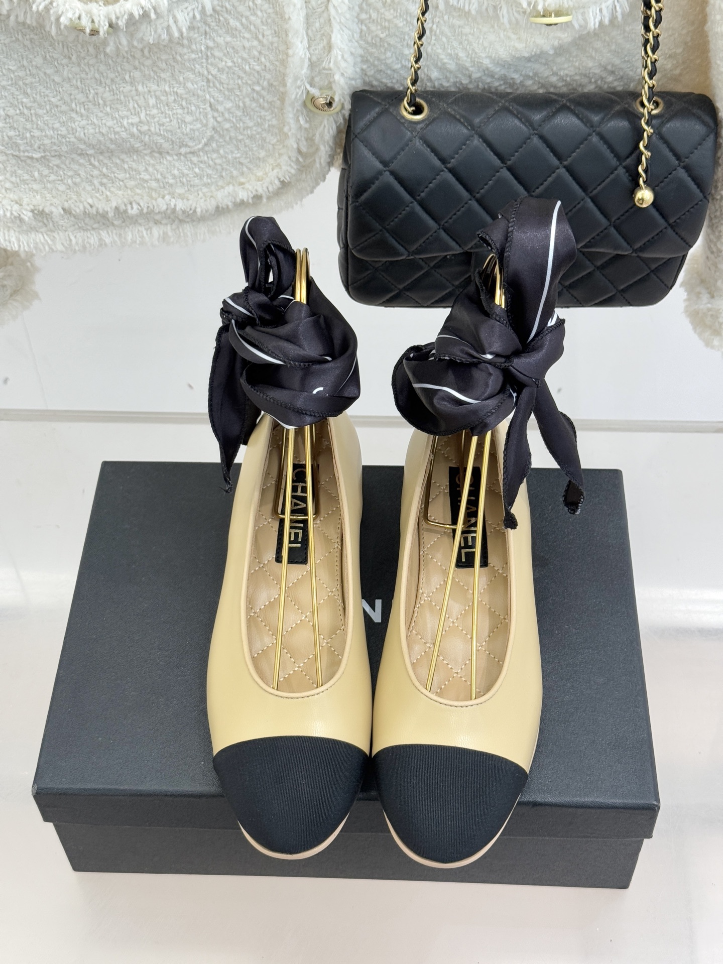 CHANE*｜小香26C新品双C丝带平底玛丽珍鞋藏着少女感与优雅感的双重惊艳以丝带设计打破经典边界双元素