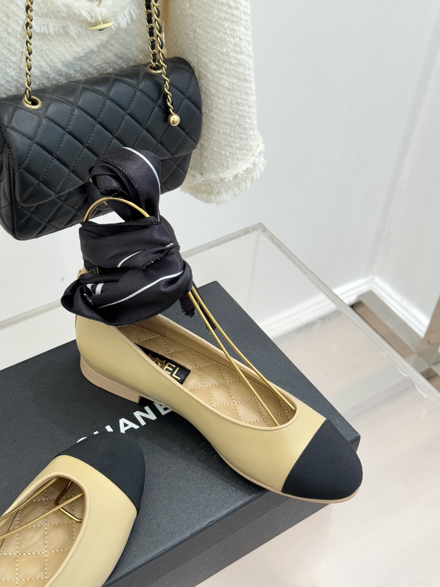 CHANE*｜小香26C新品双C丝带平底玛丽珍鞋藏着少女感与优雅感的双重惊艳以丝带设计打破经典边界双元素