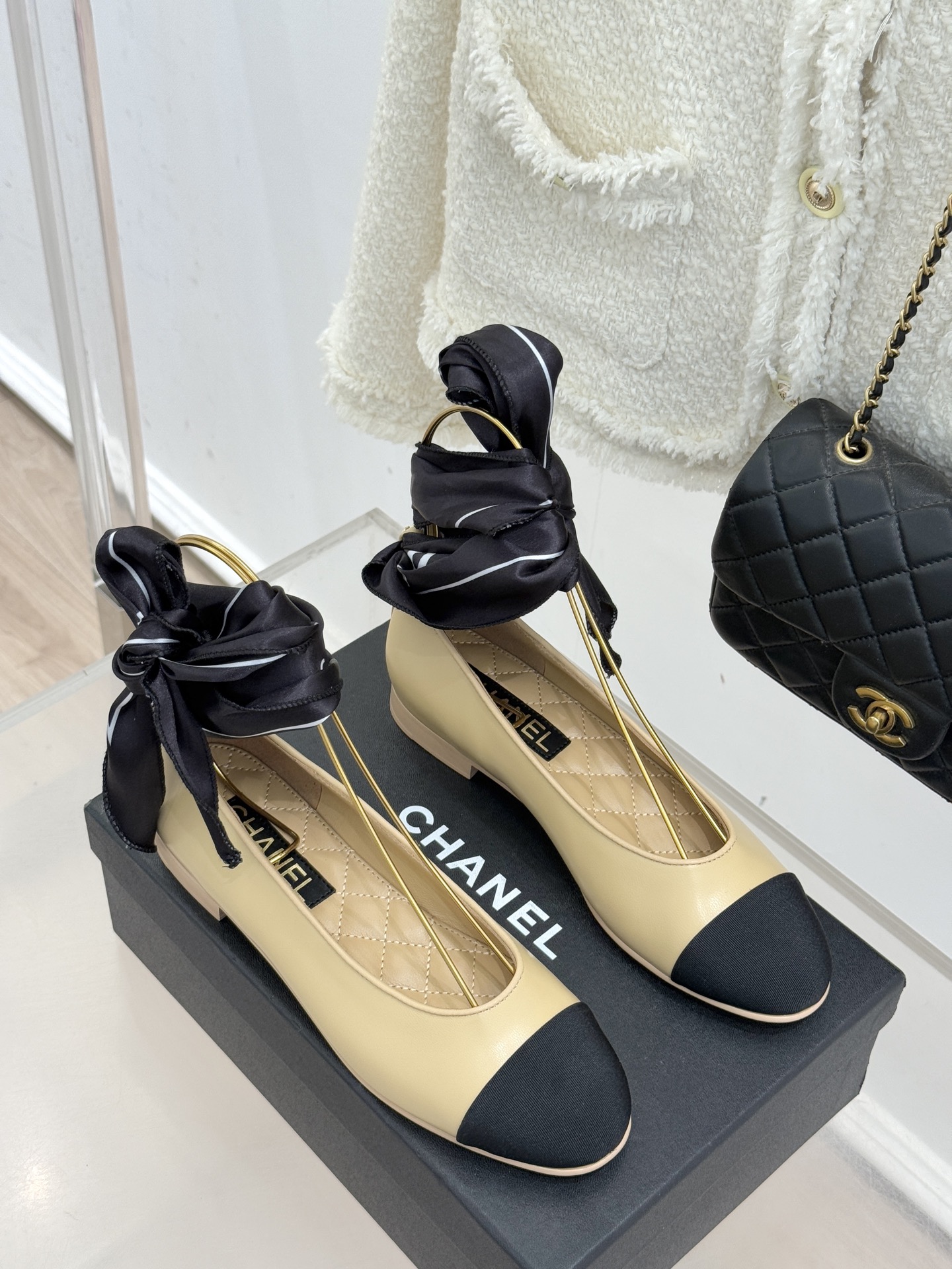 CHANE*｜小香26C新品双C丝带平底玛丽珍鞋藏着少女感与优雅感的双重惊艳以丝带设计打破经典边界双元素