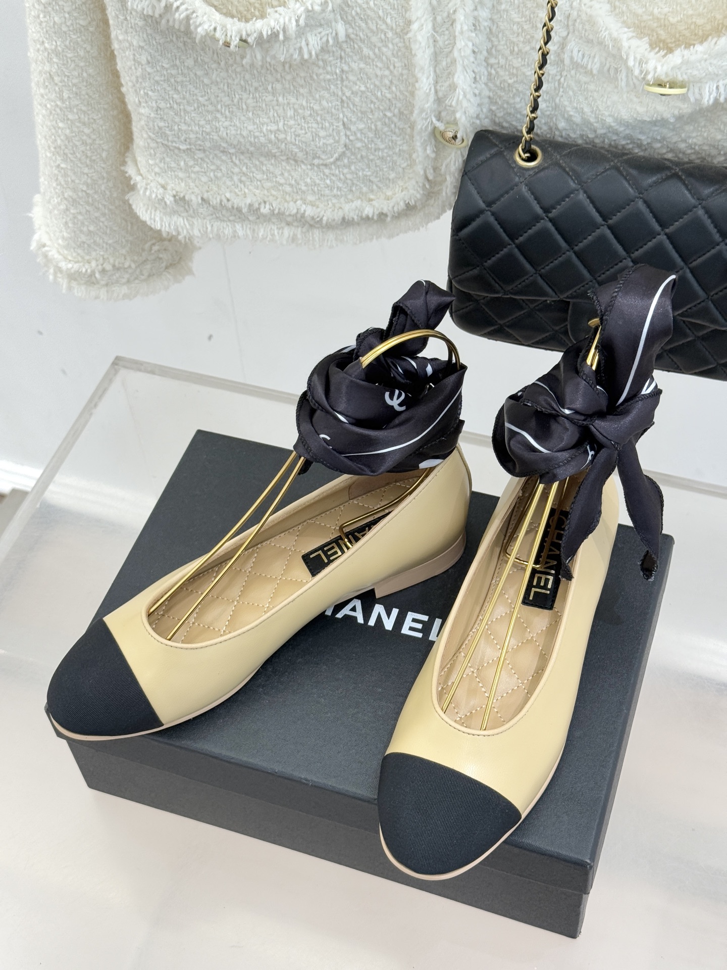 CHANE*｜小香26C新品双C丝带平底玛丽珍鞋藏着少女感与优雅感的双重惊艳以丝带设计打破经典边界双元素