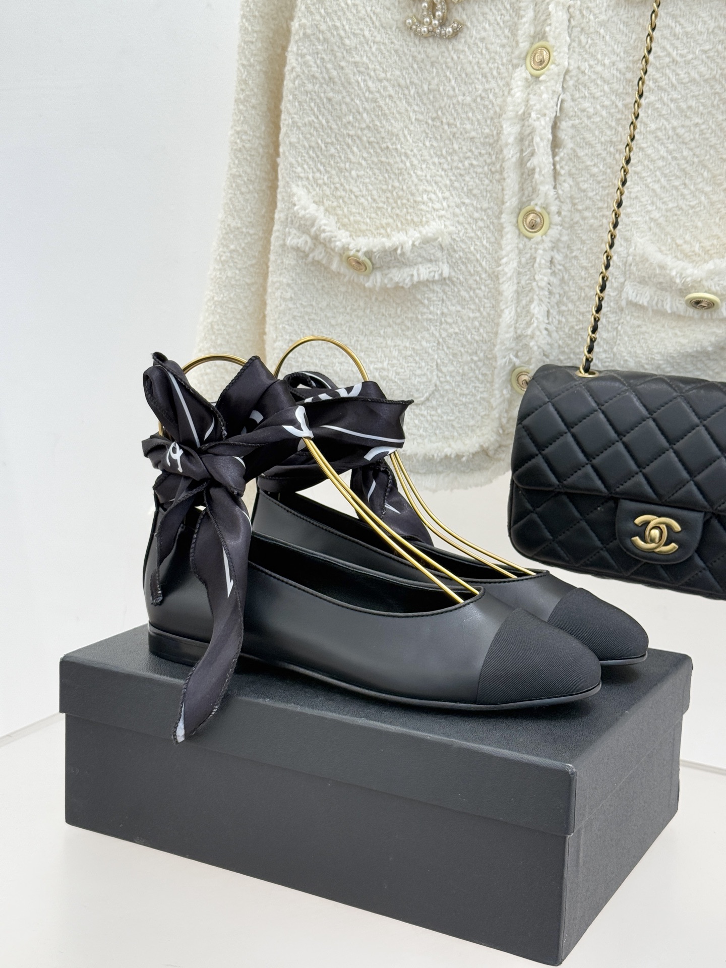 CHANE*｜小香26C新品双C丝带平底玛丽珍鞋藏着少女感与优雅感的双重惊艳以丝带设计打破经典边界双元素