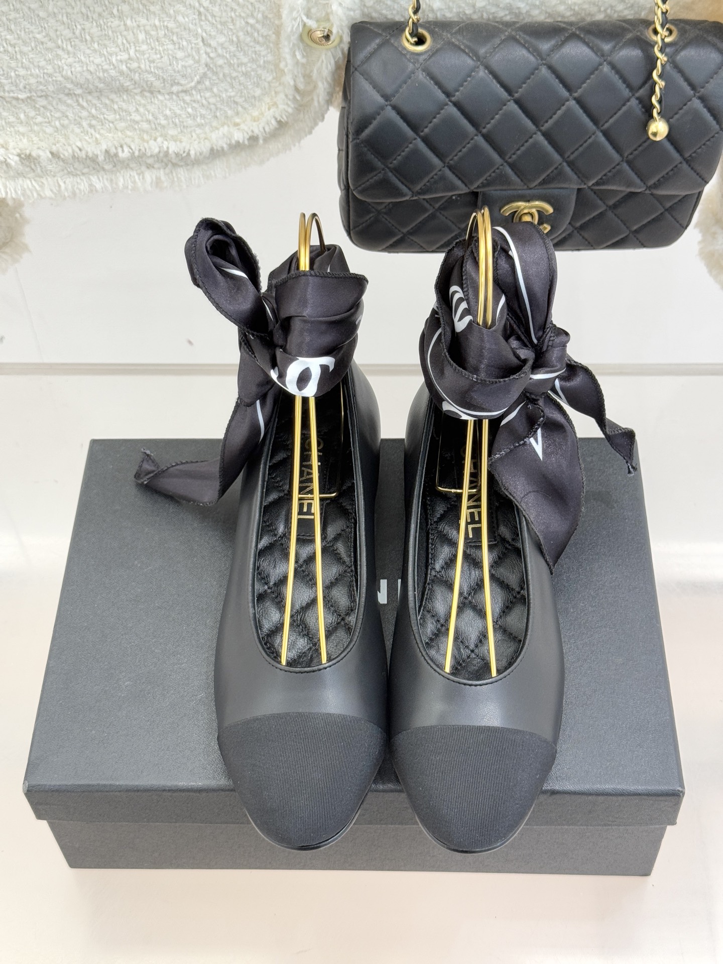 CHANE*｜小香26C新品双C丝带平底玛丽珍鞋藏着少女感与优雅感的双重惊艳以丝带设计打破经典边界双元素