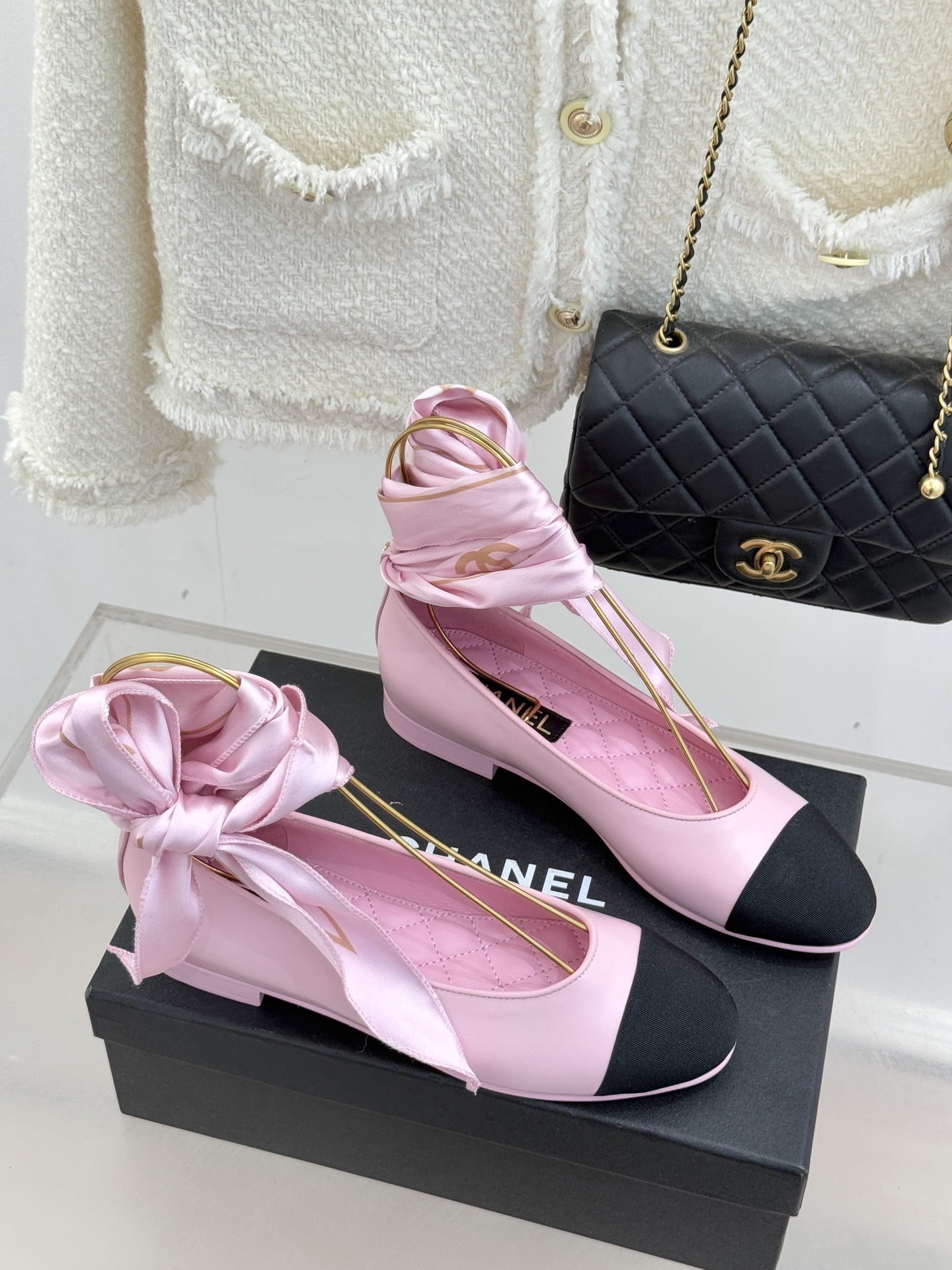 CHANE*｜小香26C新品双C丝带平底玛丽珍鞋藏着少女感与优雅感的双重惊艳以丝带设计打破经典边界双元素