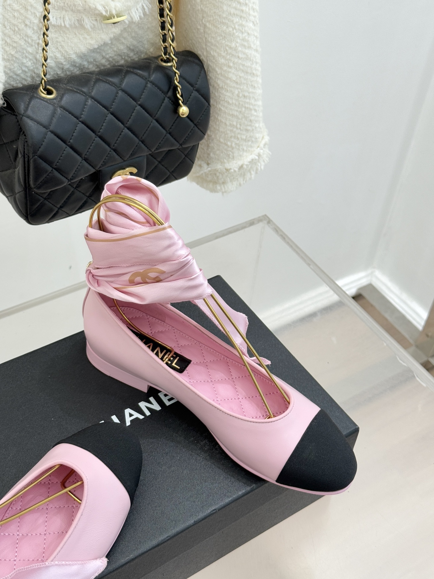 CHANE*｜小香26C新品双C丝带平底玛丽珍鞋藏着少女感与优雅感的双重惊艳以丝带设计打破经典边界双元素