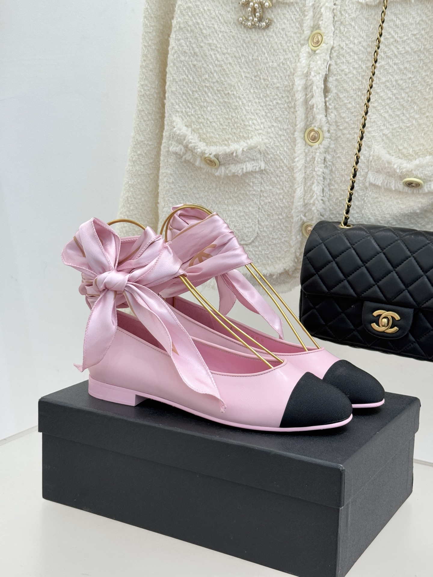 CHANE*｜小香26C新品双C丝带平底玛丽珍鞋藏着少女感与优雅感的双重惊艳以丝带设计打破经典边界双元素