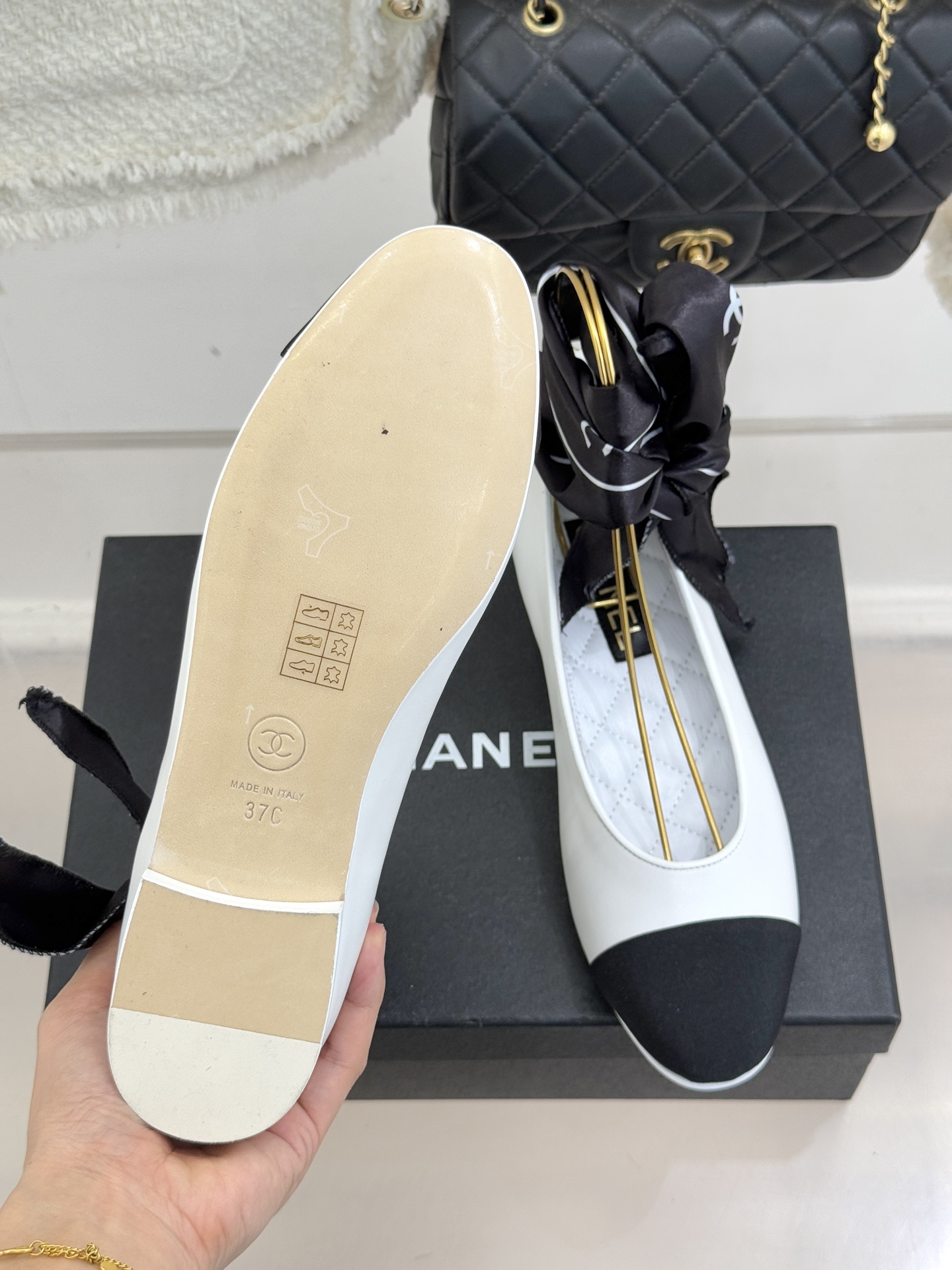 CHANE*｜小香26C新品双C丝带平底玛丽珍鞋藏着少女感与优雅感的双重惊艳以丝带设计打破经典边界双元素