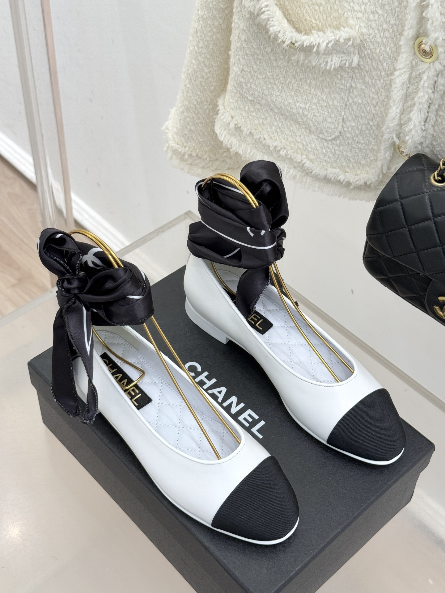 CHANE*｜小香26C新品双C丝带平底玛丽珍鞋藏着少女感与优雅感的双重惊艳以丝带设计打破经典边界双元素