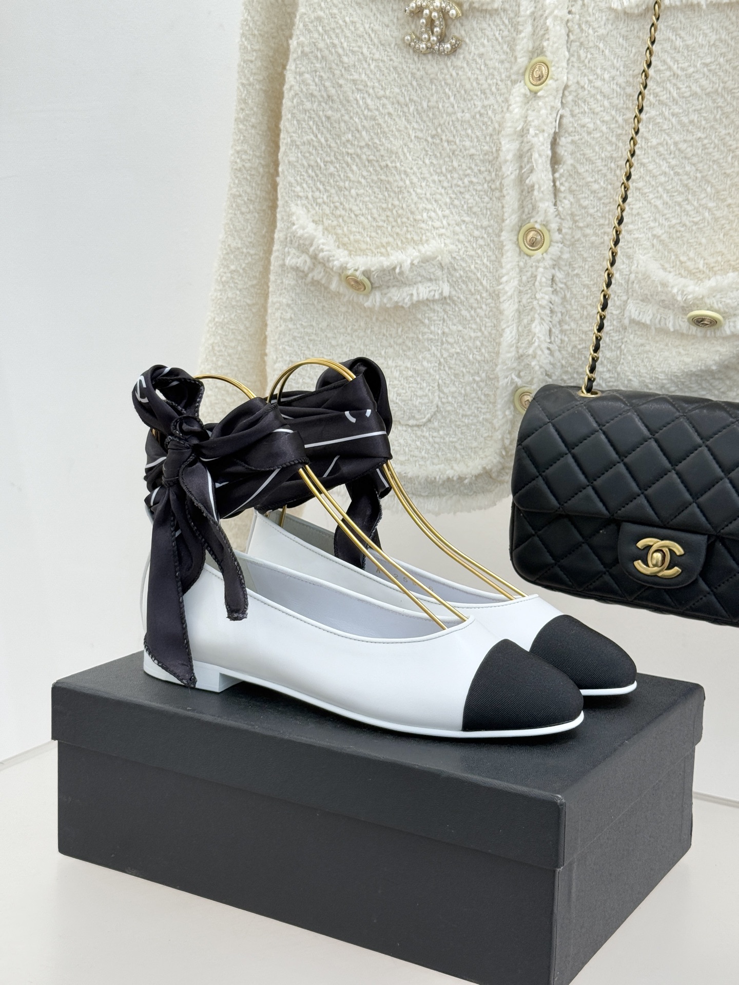 CHANE*｜小香26C新品双C丝带平底玛丽珍鞋藏着少女感与优雅感的双重惊艳以丝带设计打破经典边界双元素