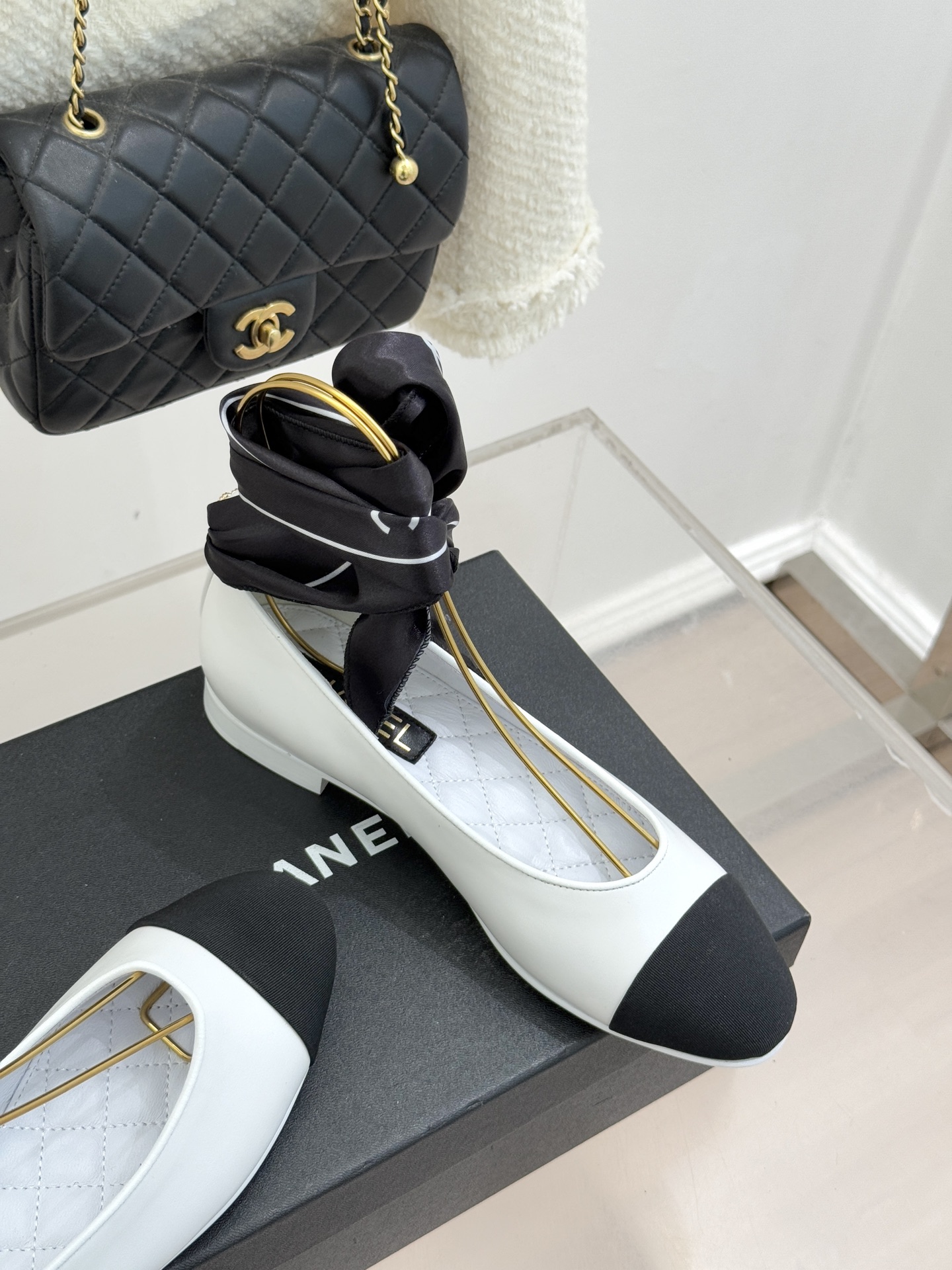 CHANE*｜小香26C新品双C丝带平底玛丽珍鞋藏着少女感与优雅感的双重惊艳以丝带设计打破经典边界双元素