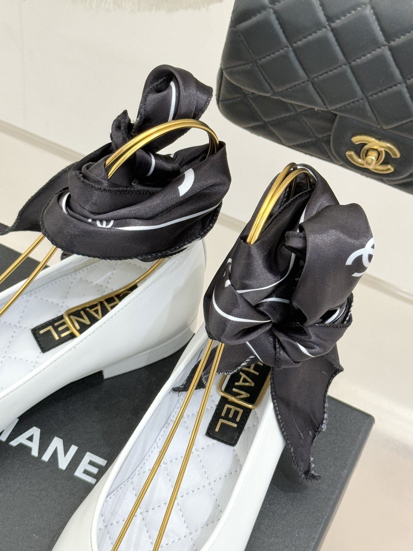 CHANE*｜小香26C新品双C丝带平底玛丽珍鞋藏着少女感与优雅感的双重惊艳以丝带设计打破经典边界双元素